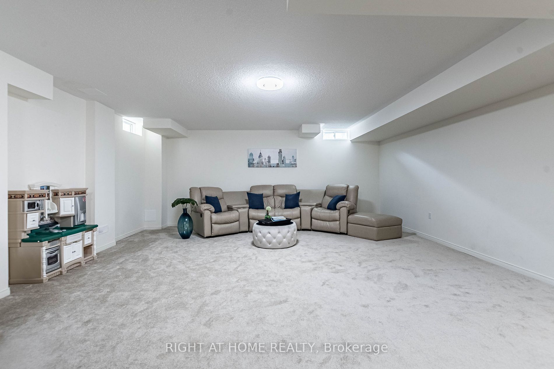 1076 Urell Way
