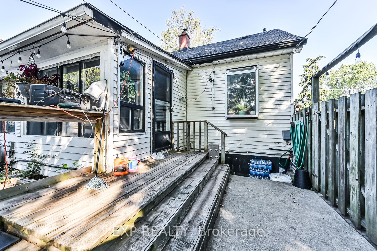 77 James St