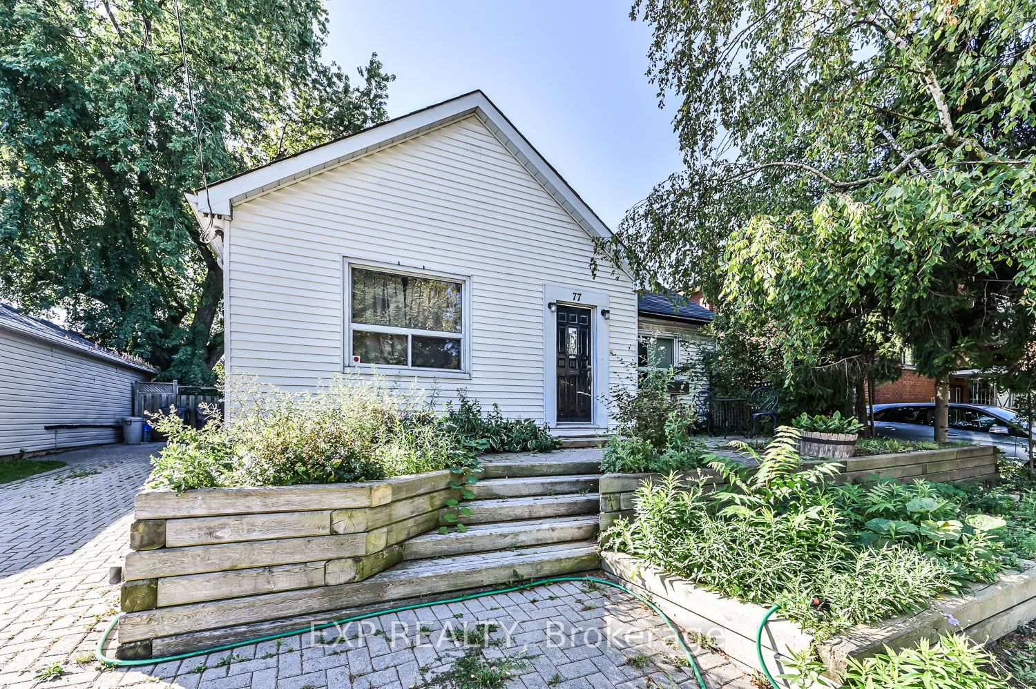 77 James St