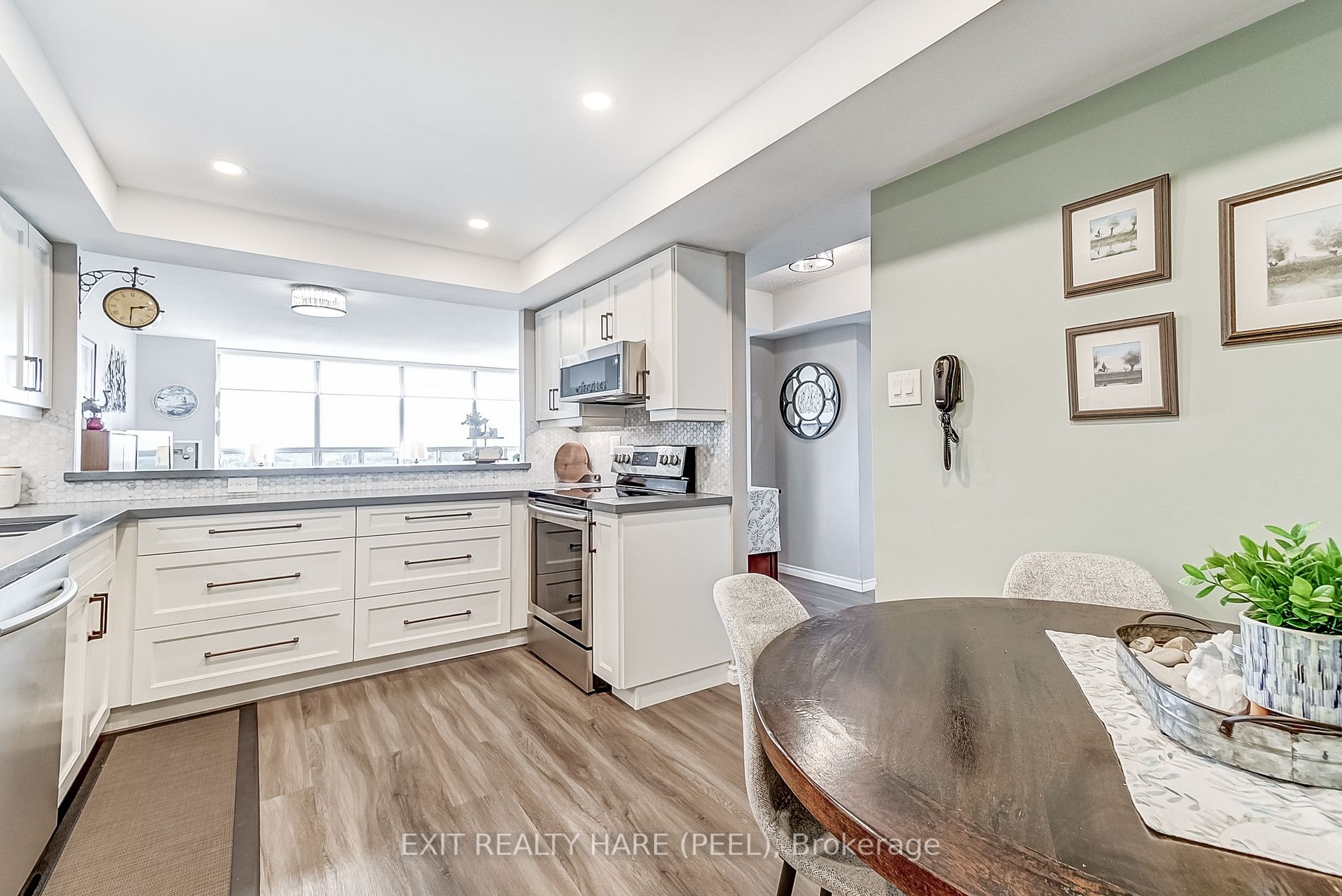 330 Mill St S, #906