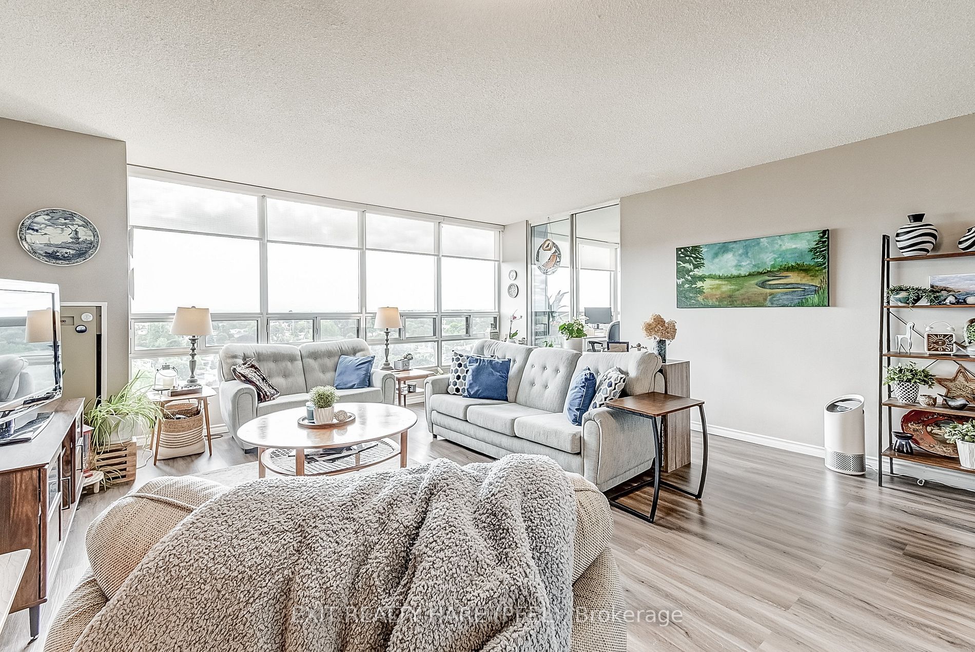 330 Mill St S, #906