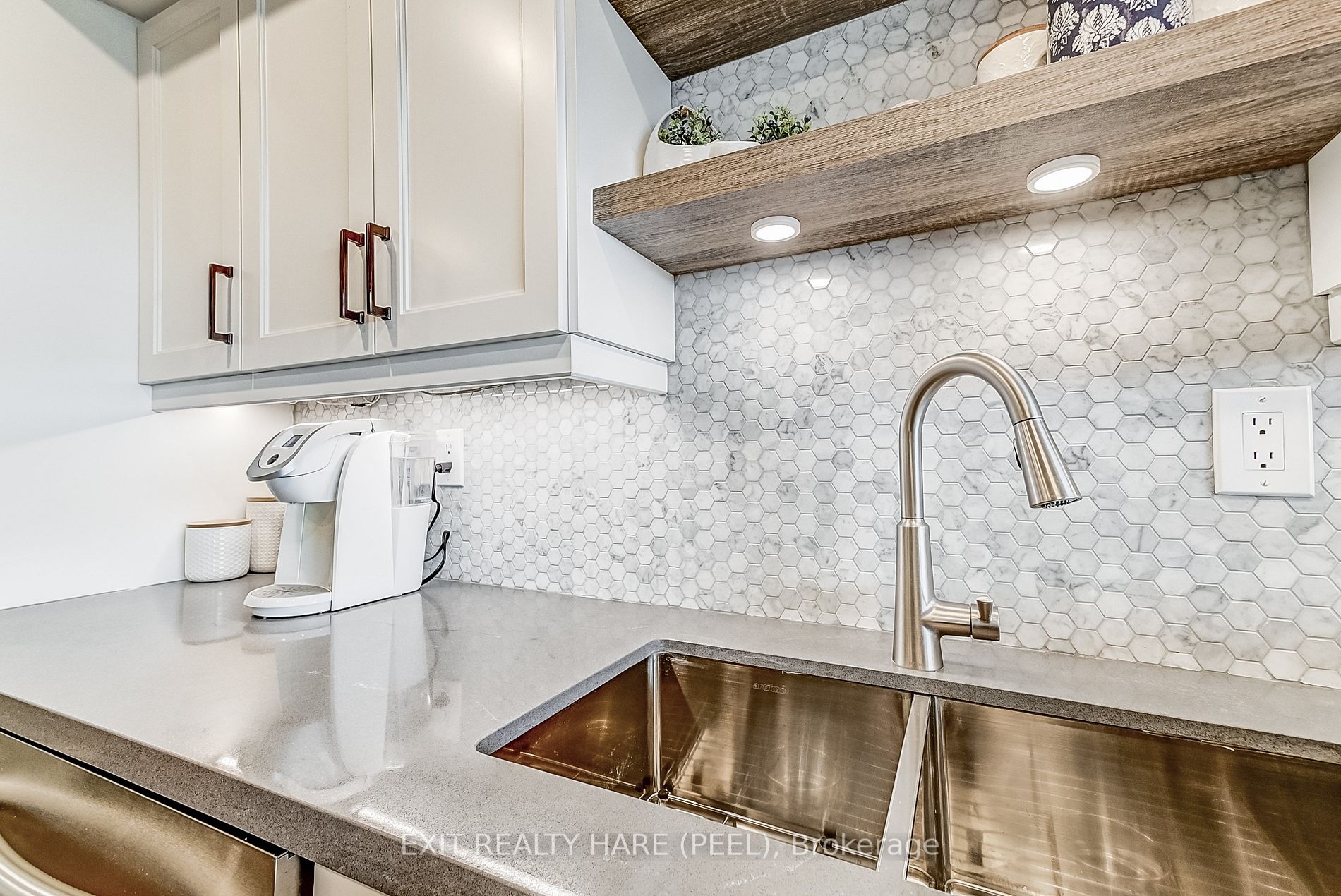 330 Mill St S, #906