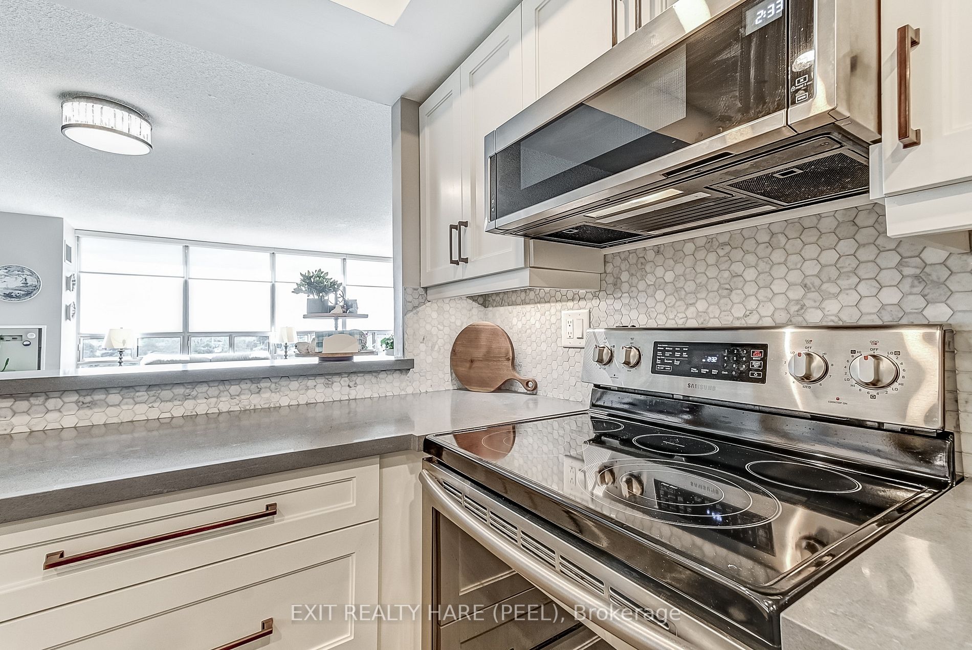 330 Mill St S, #906