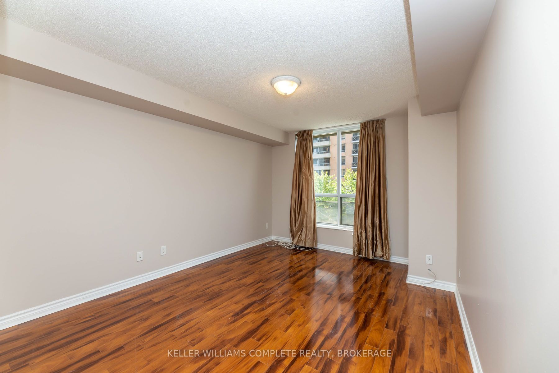 5229 Dundas St W, #403