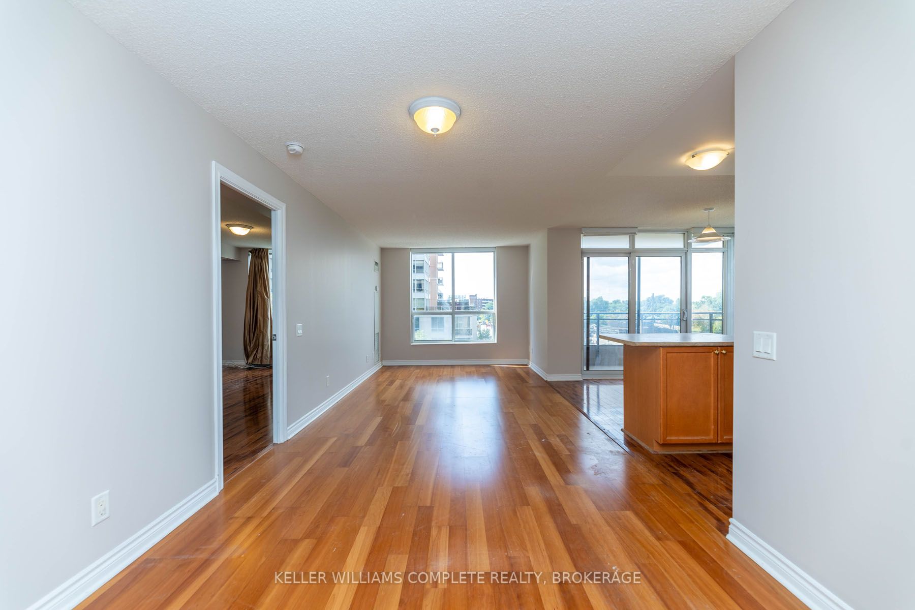 5229 Dundas St W, #403