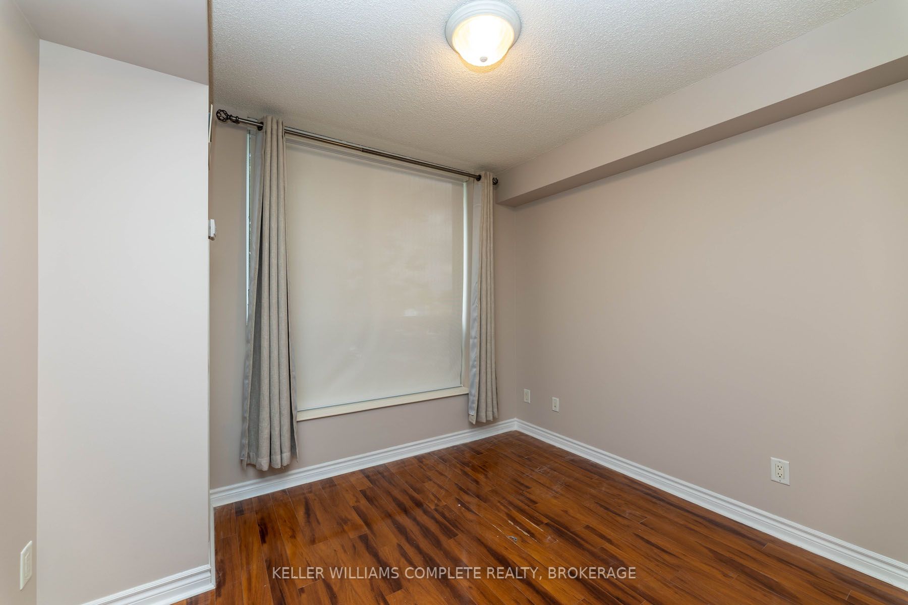 5229 Dundas St W, #403