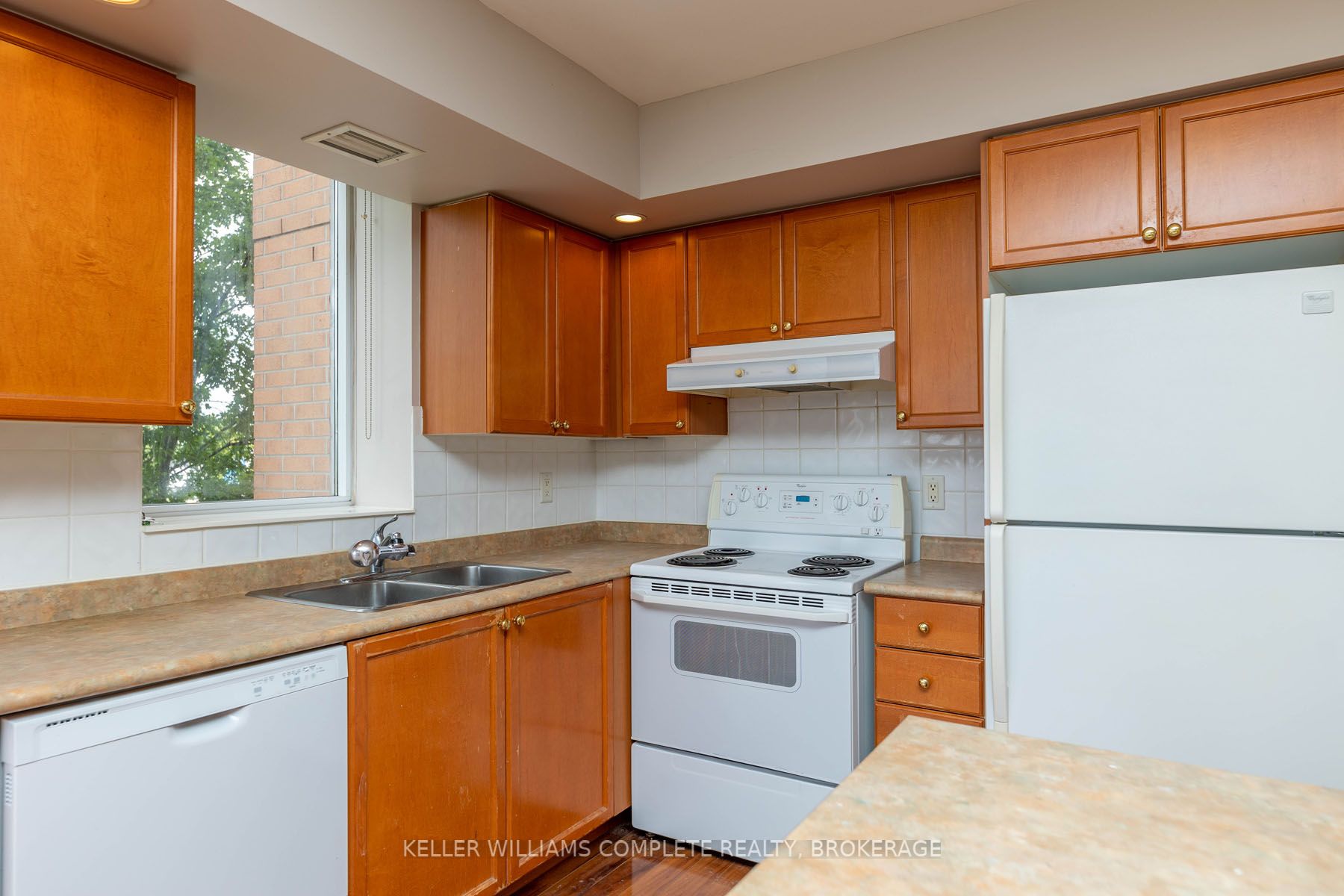 5229 Dundas St W, #403
