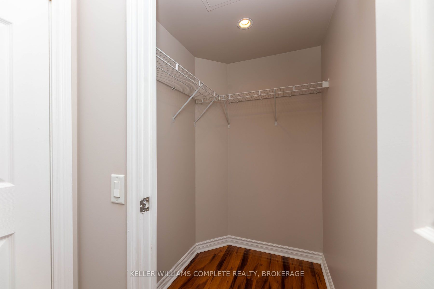 5229 Dundas St W, #403