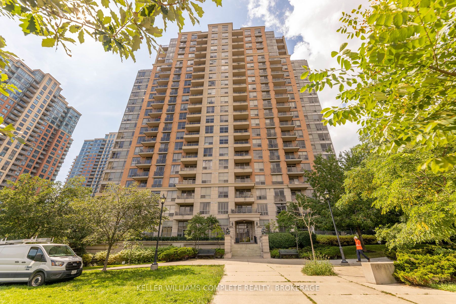 5229 Dundas St W, #403
