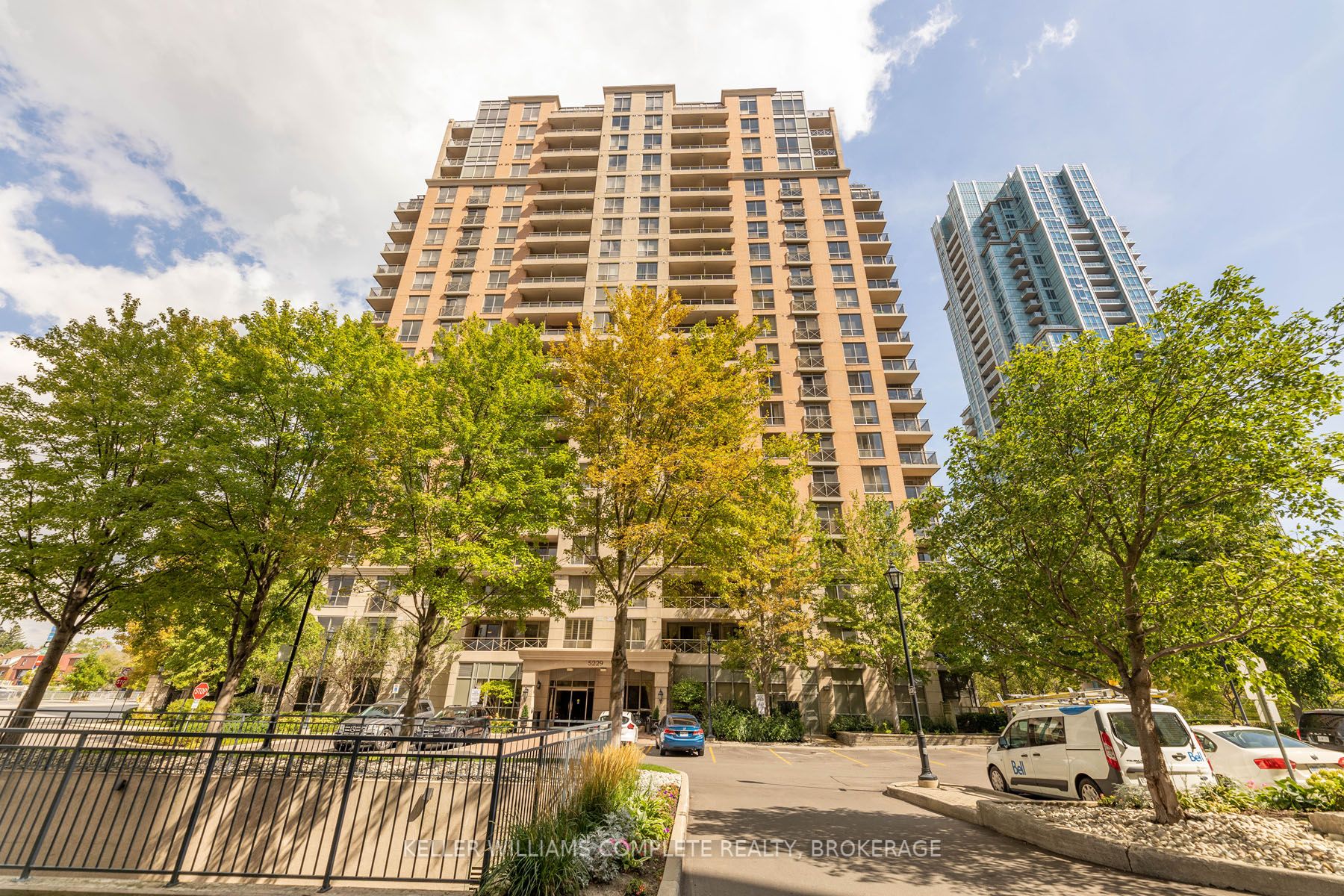 5229 Dundas St W, #403