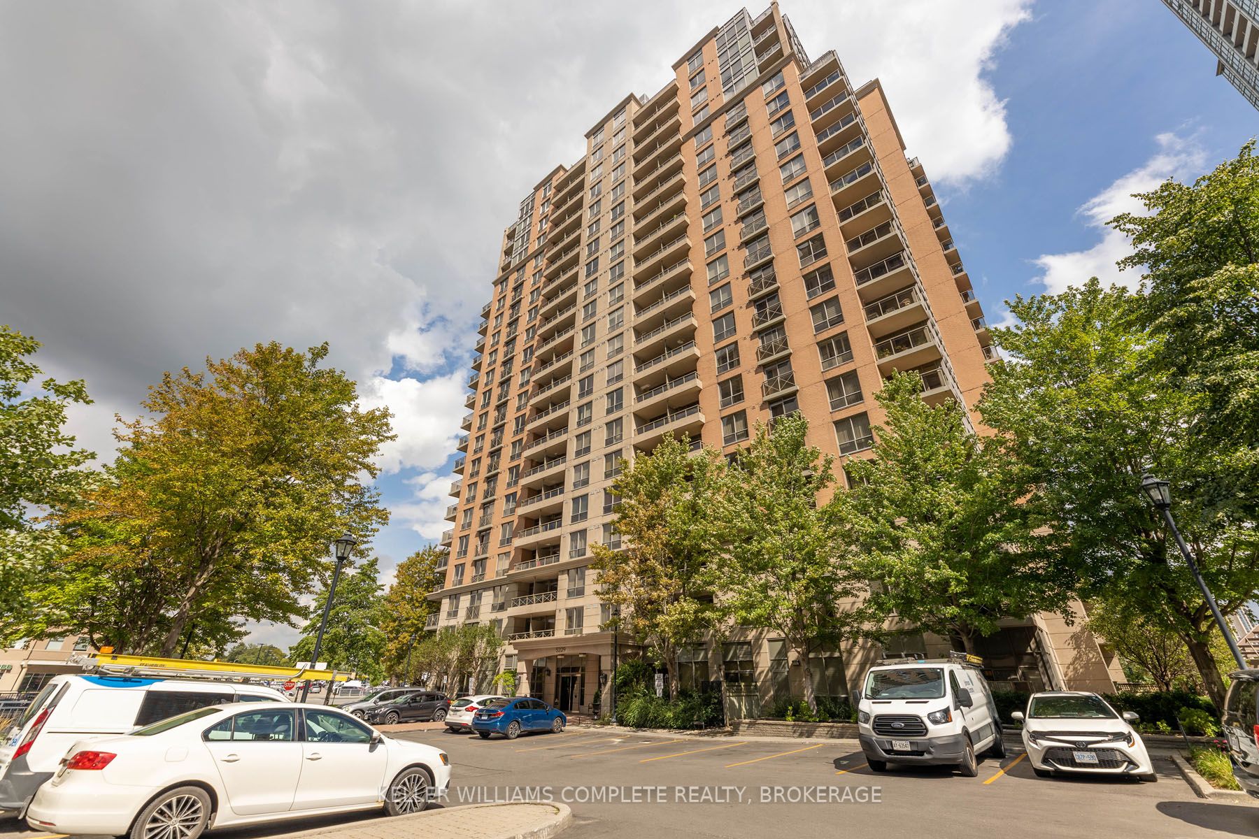 5229 Dundas St W, #403