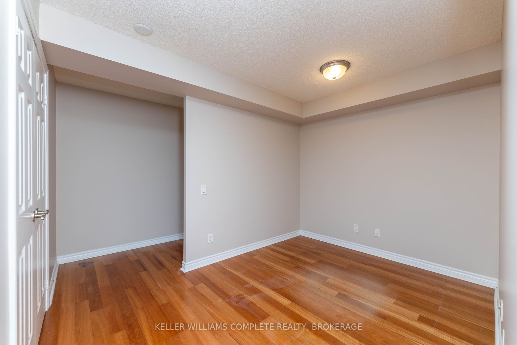 5229 Dundas St W, #403