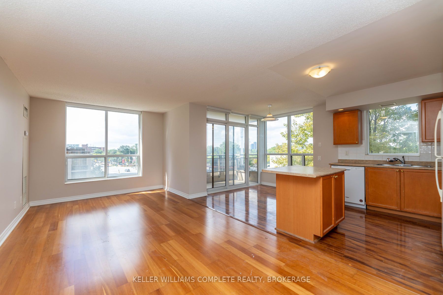 5229 Dundas St W, #403