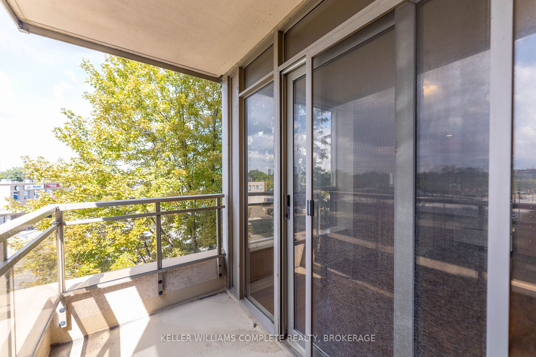 5229 Dundas St W, #403