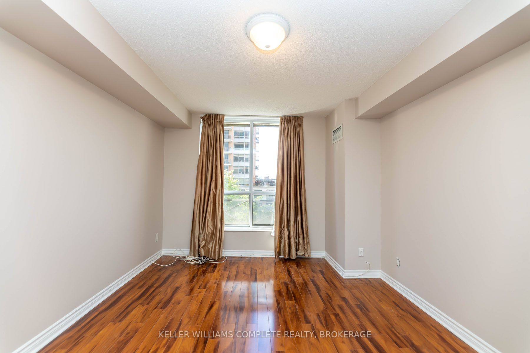 5229 Dundas St W, #403