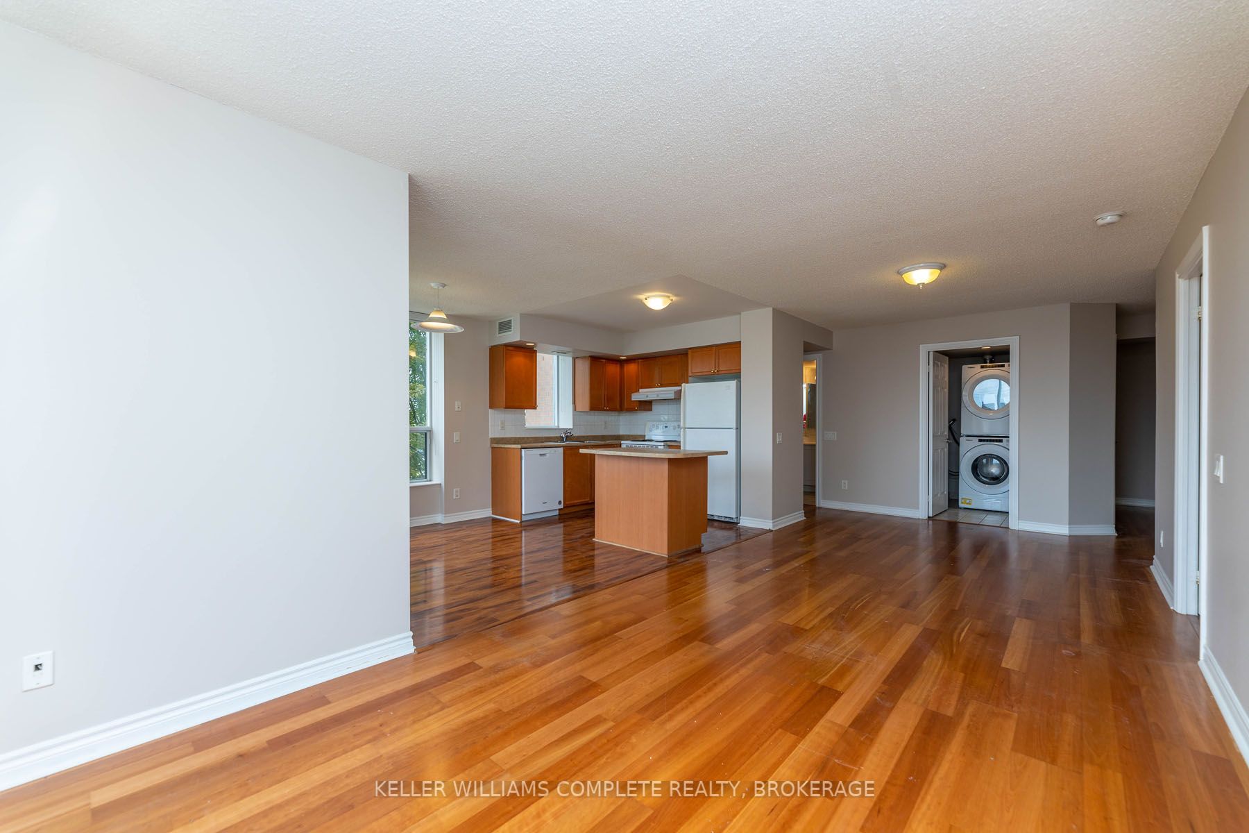 5229 Dundas St W, #403