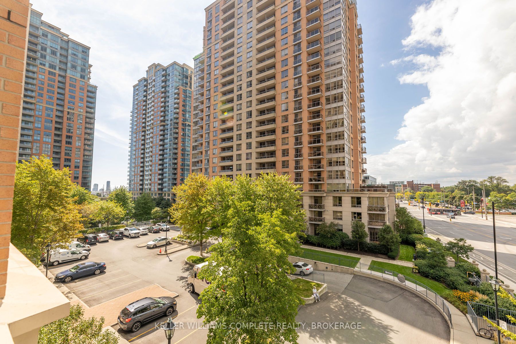 5229 Dundas St W, #403