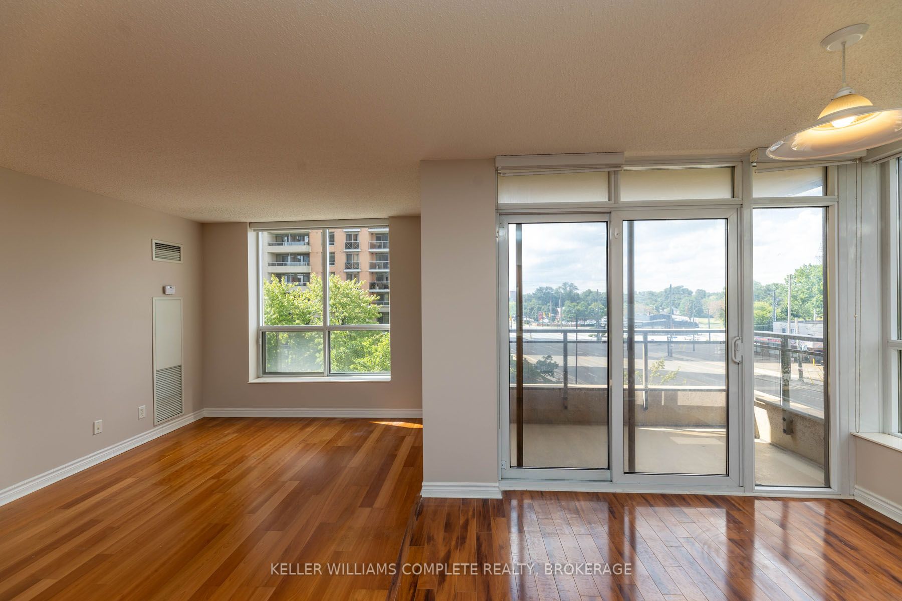 5229 Dundas St W, #403