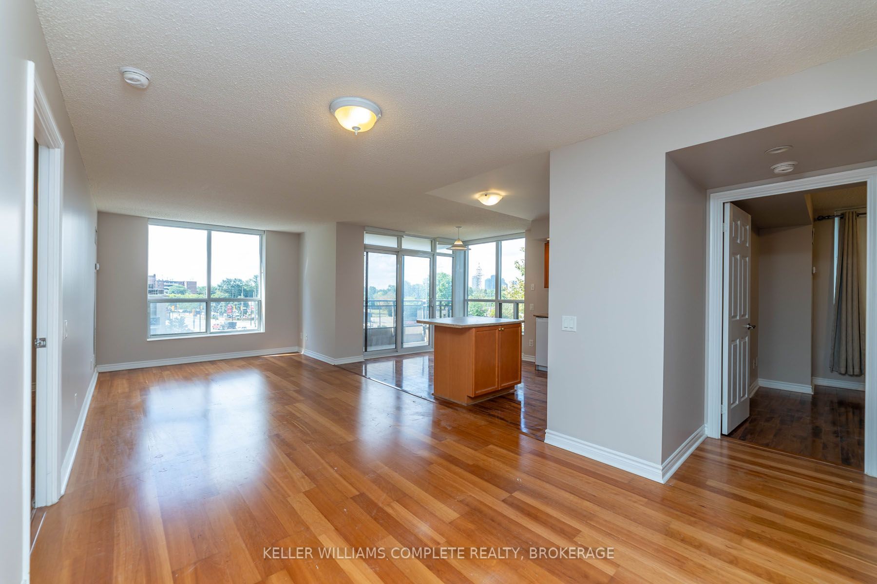 5229 Dundas St W, #403