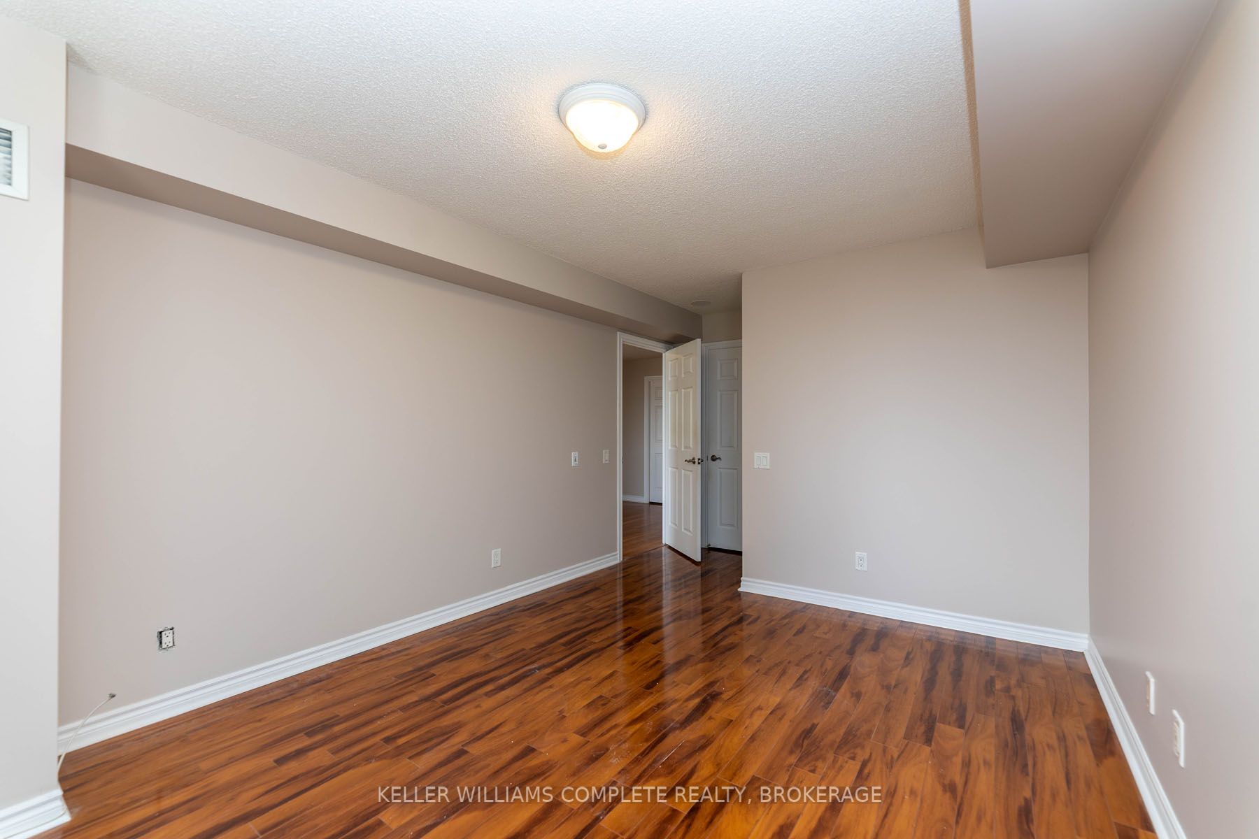 5229 Dundas St W, #403
