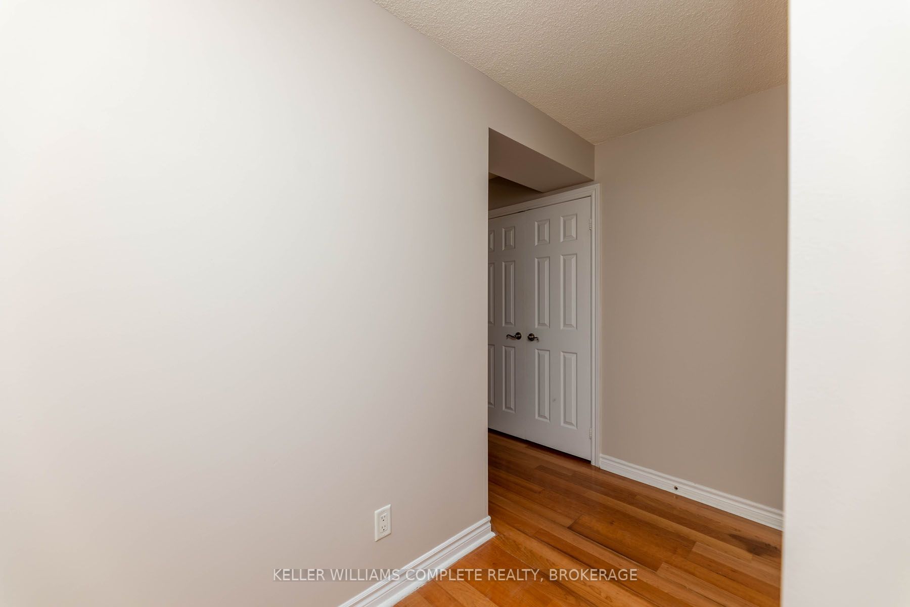 5229 Dundas St W, #403