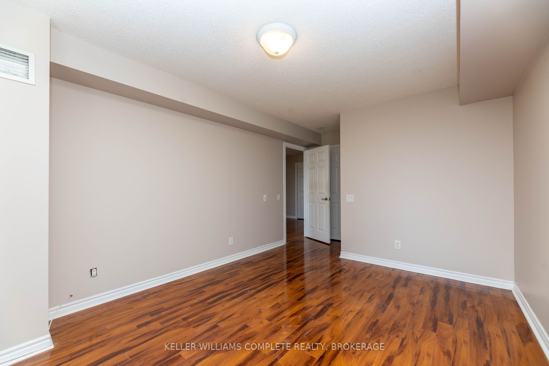5229 Dundas St W, #403