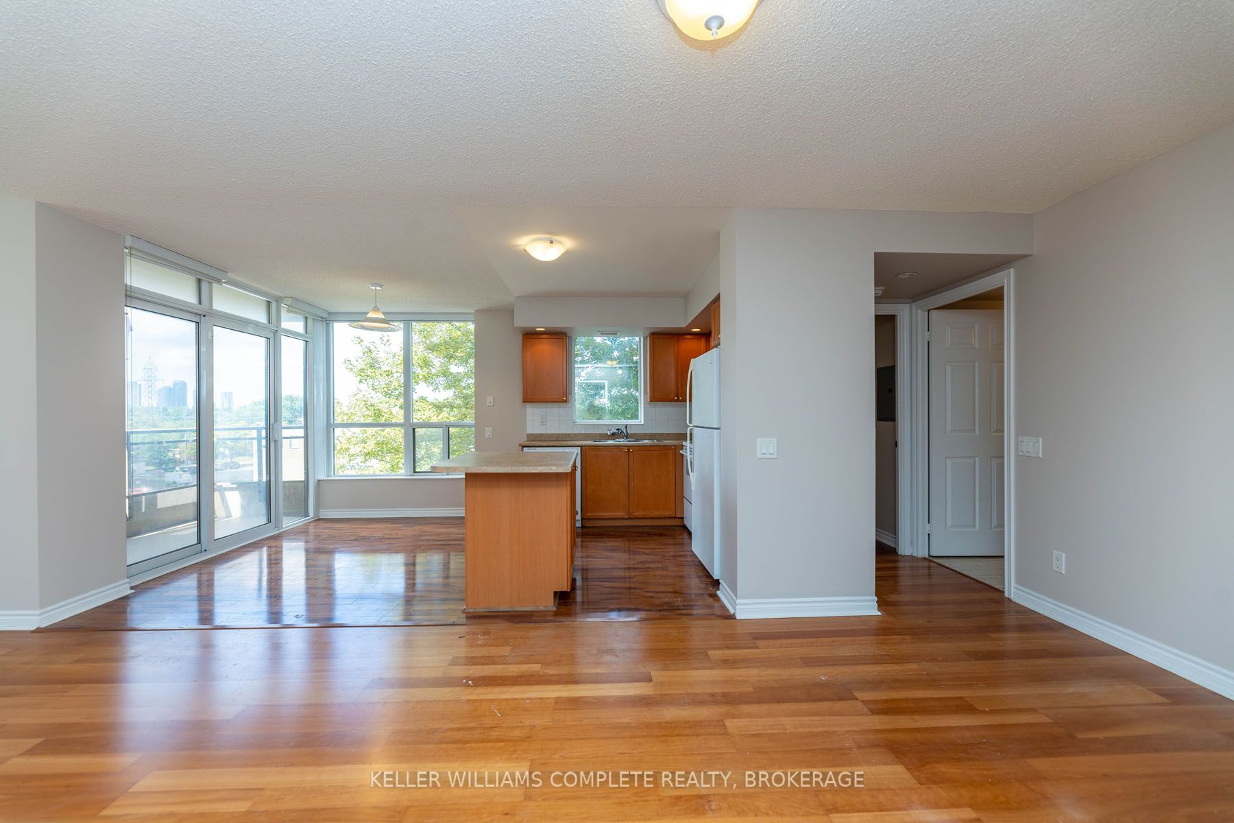 5229 Dundas St W, #403