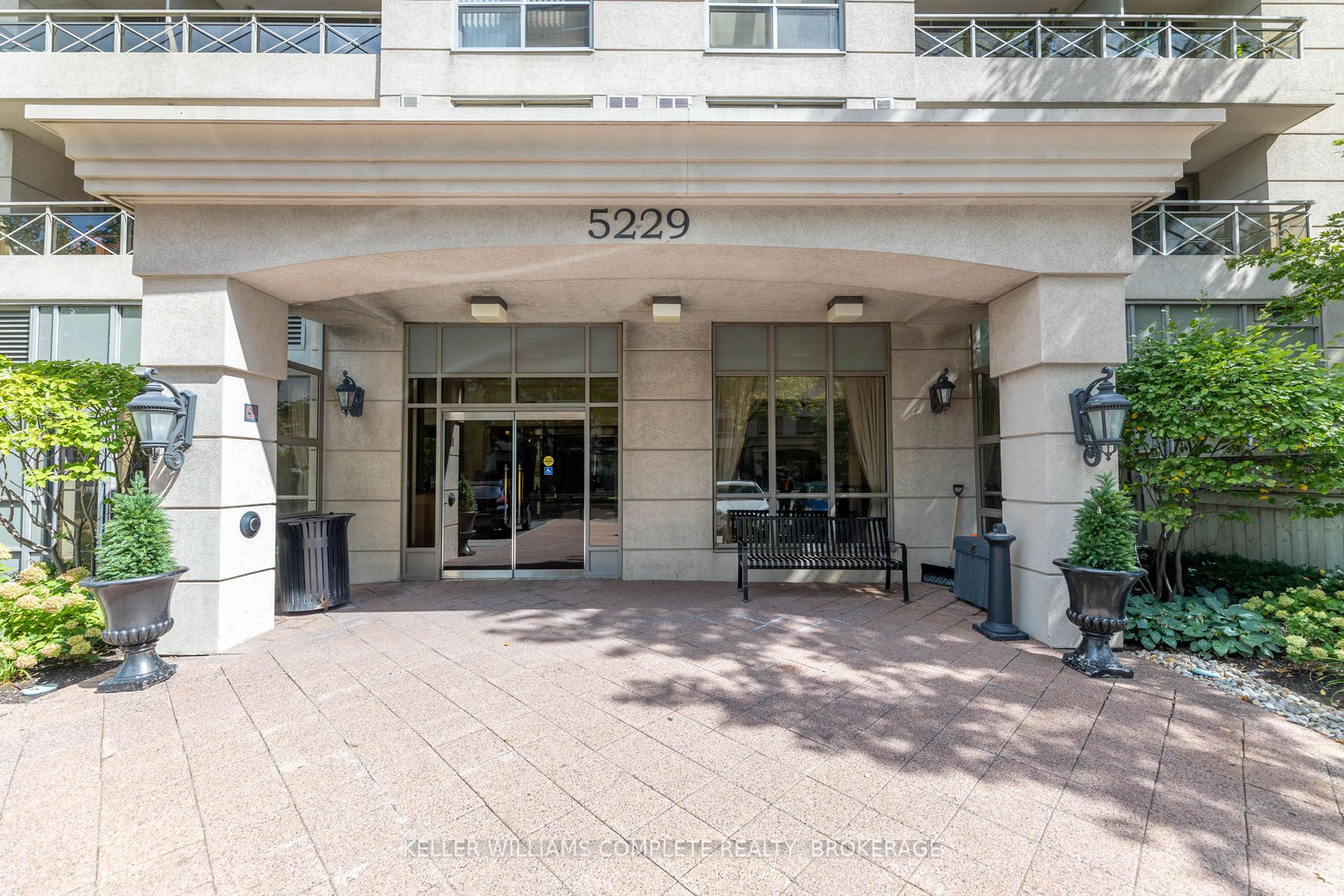 5229 Dundas St W, #403