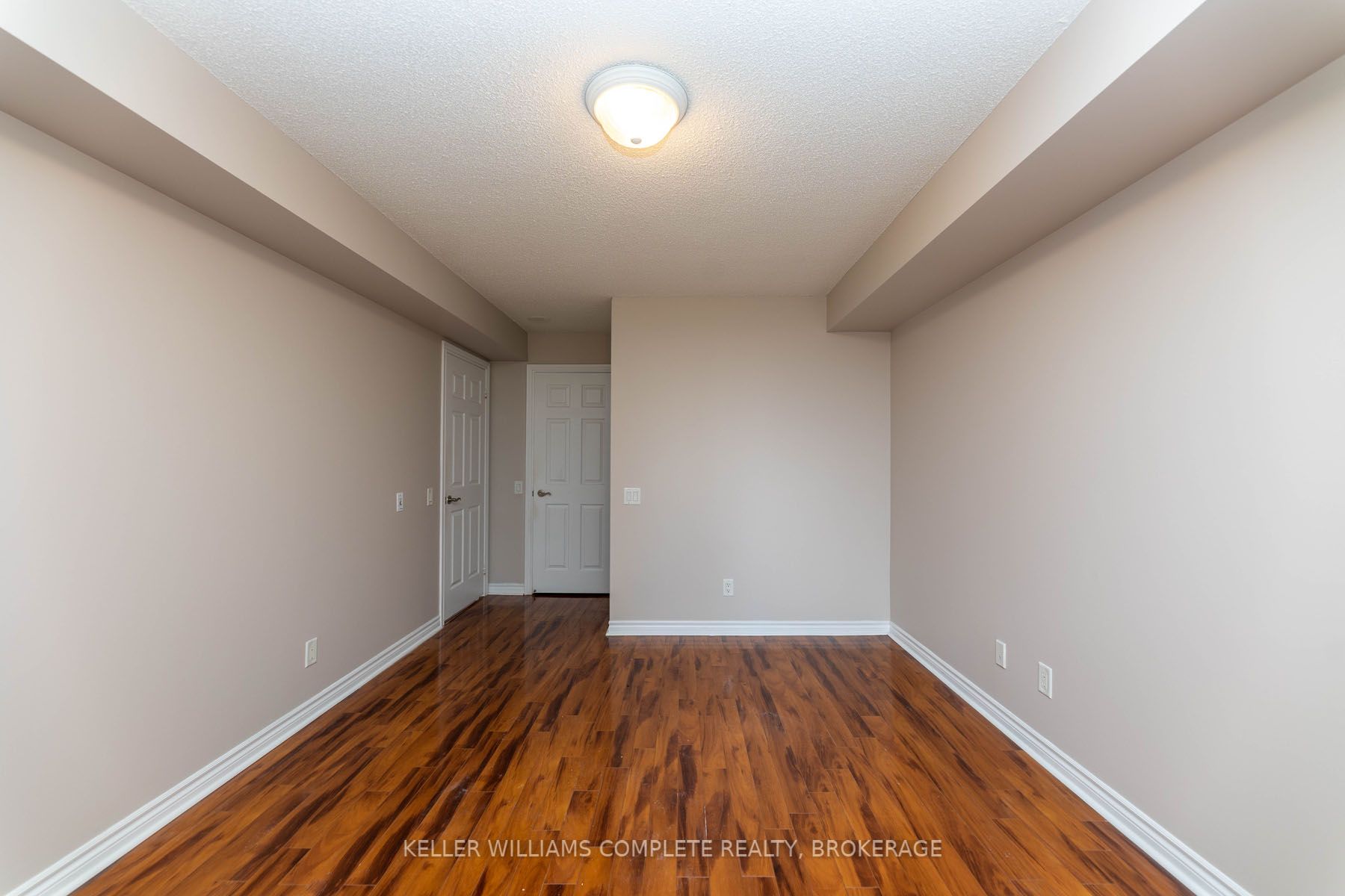 5229 Dundas St W, #403
