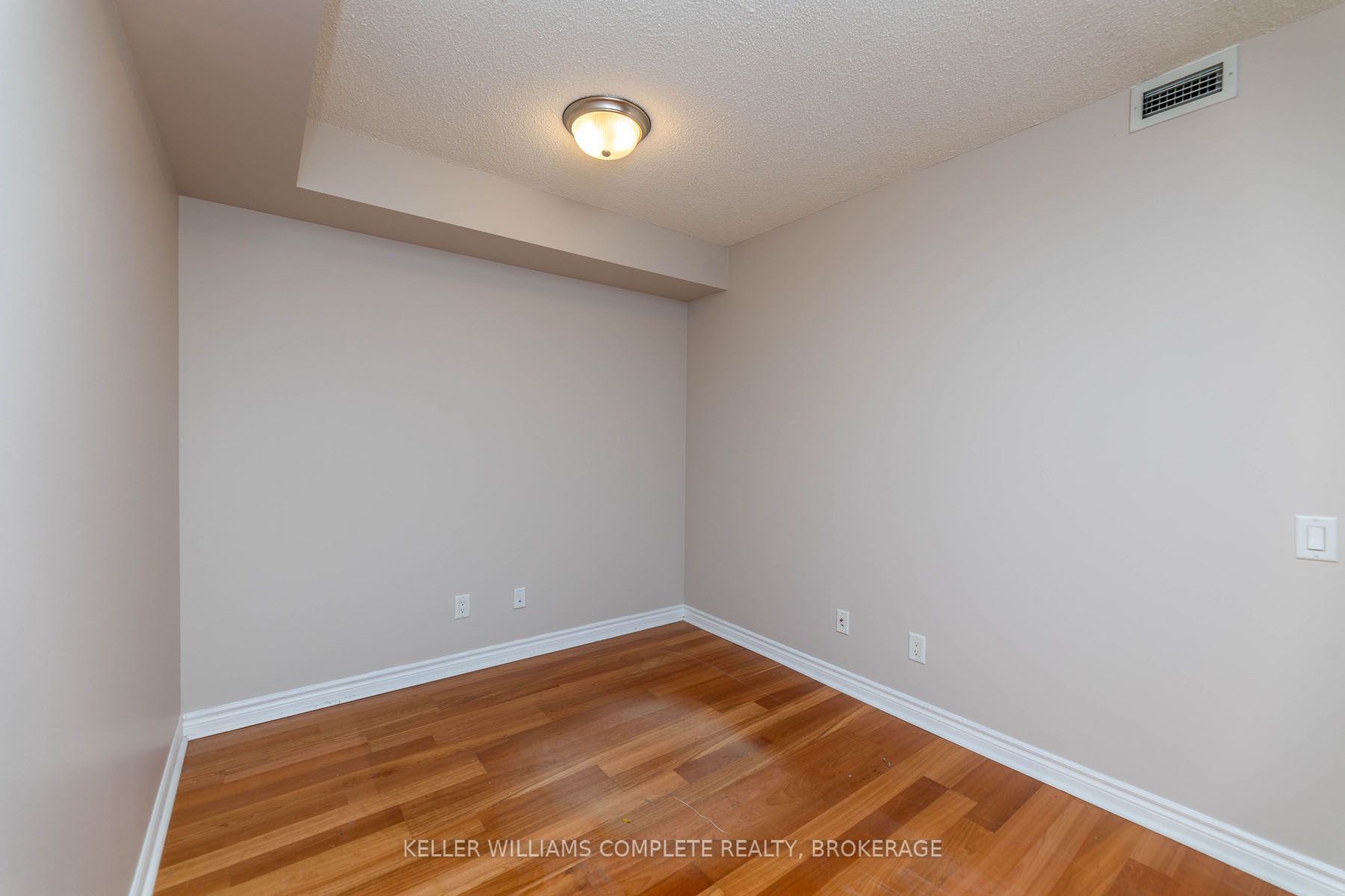 5229 Dundas St W, #403