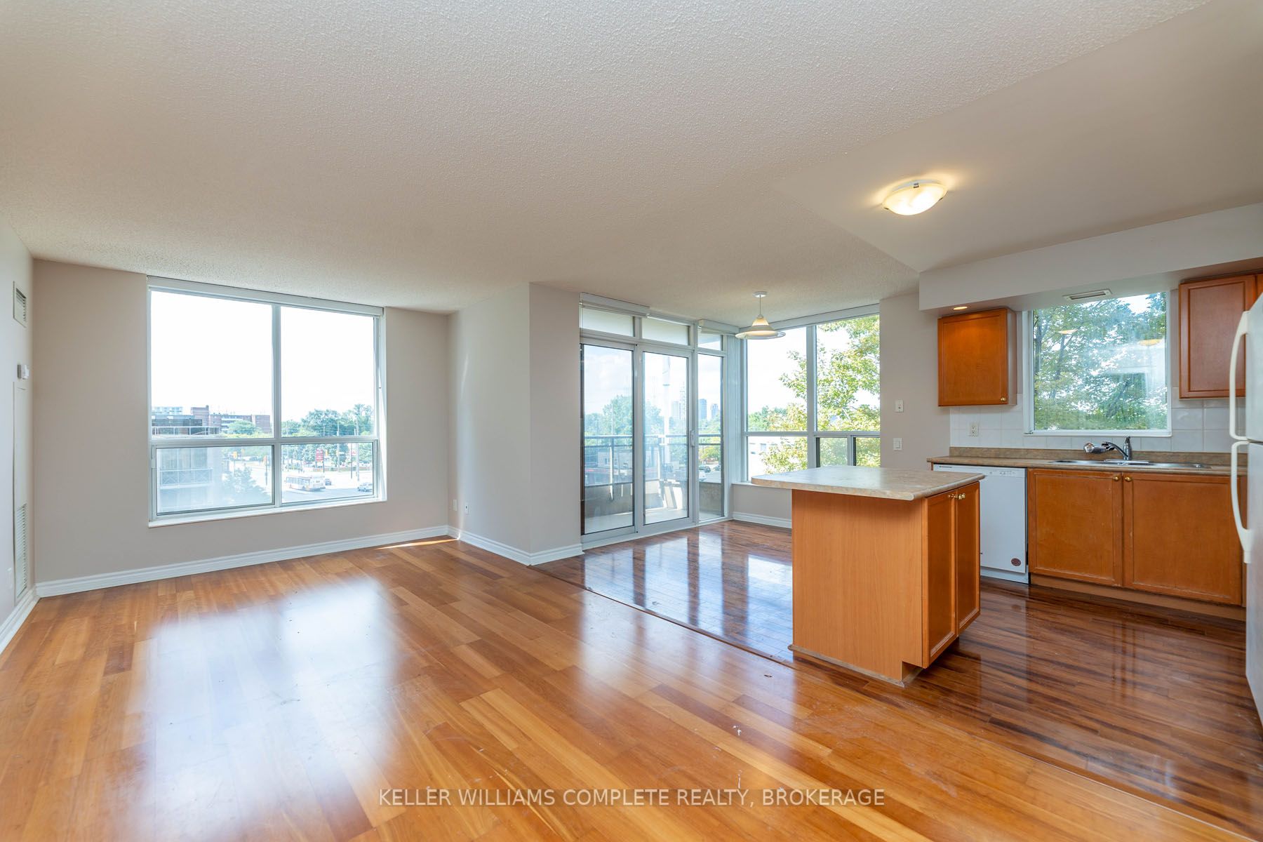 5229 Dundas St W, #403