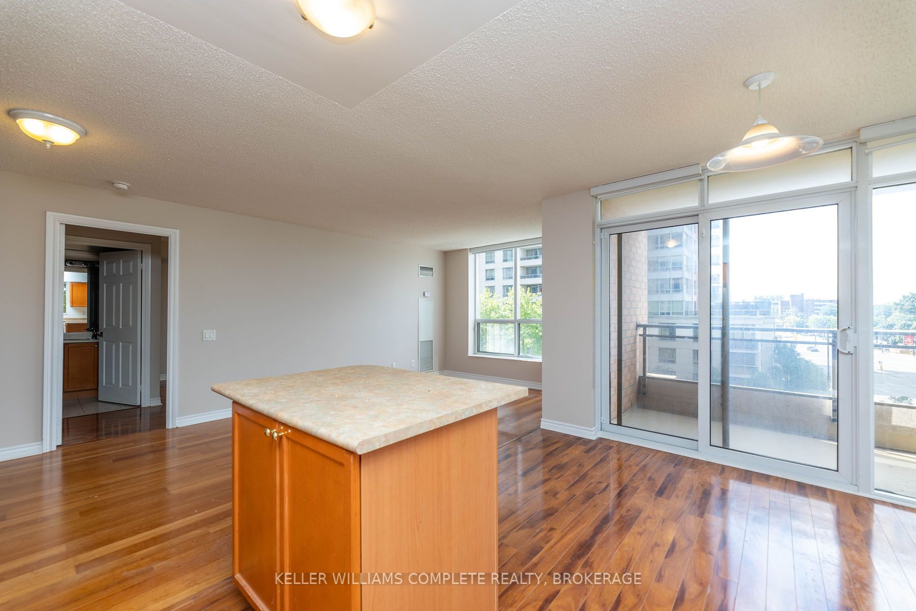 5229 Dundas St W, #403