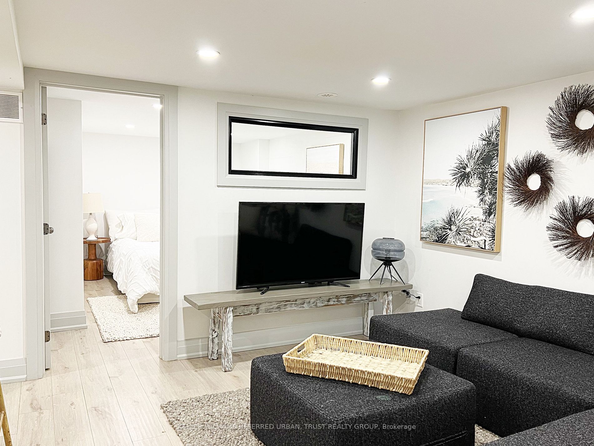 266 Roncesvalles Ave