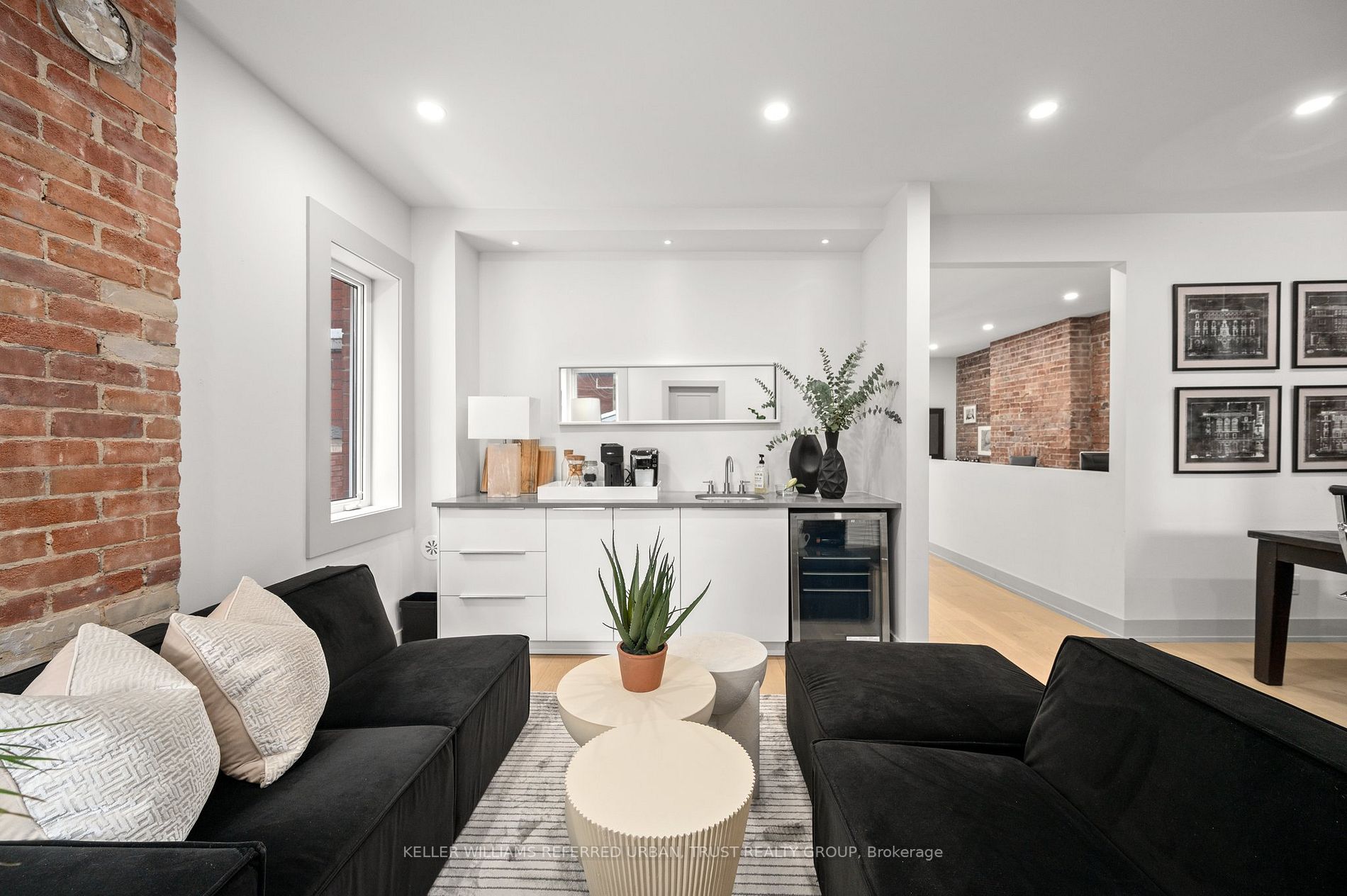 266 Roncesvalles Ave