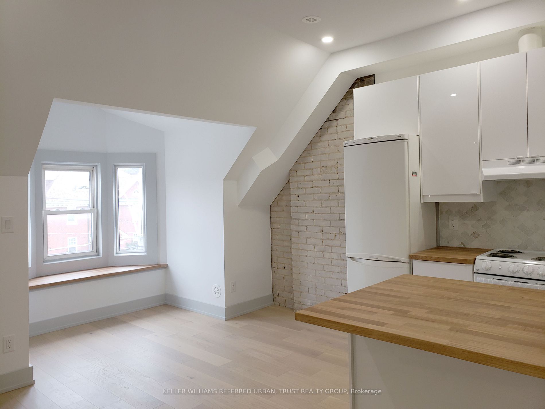 266 Roncesvalles Ave