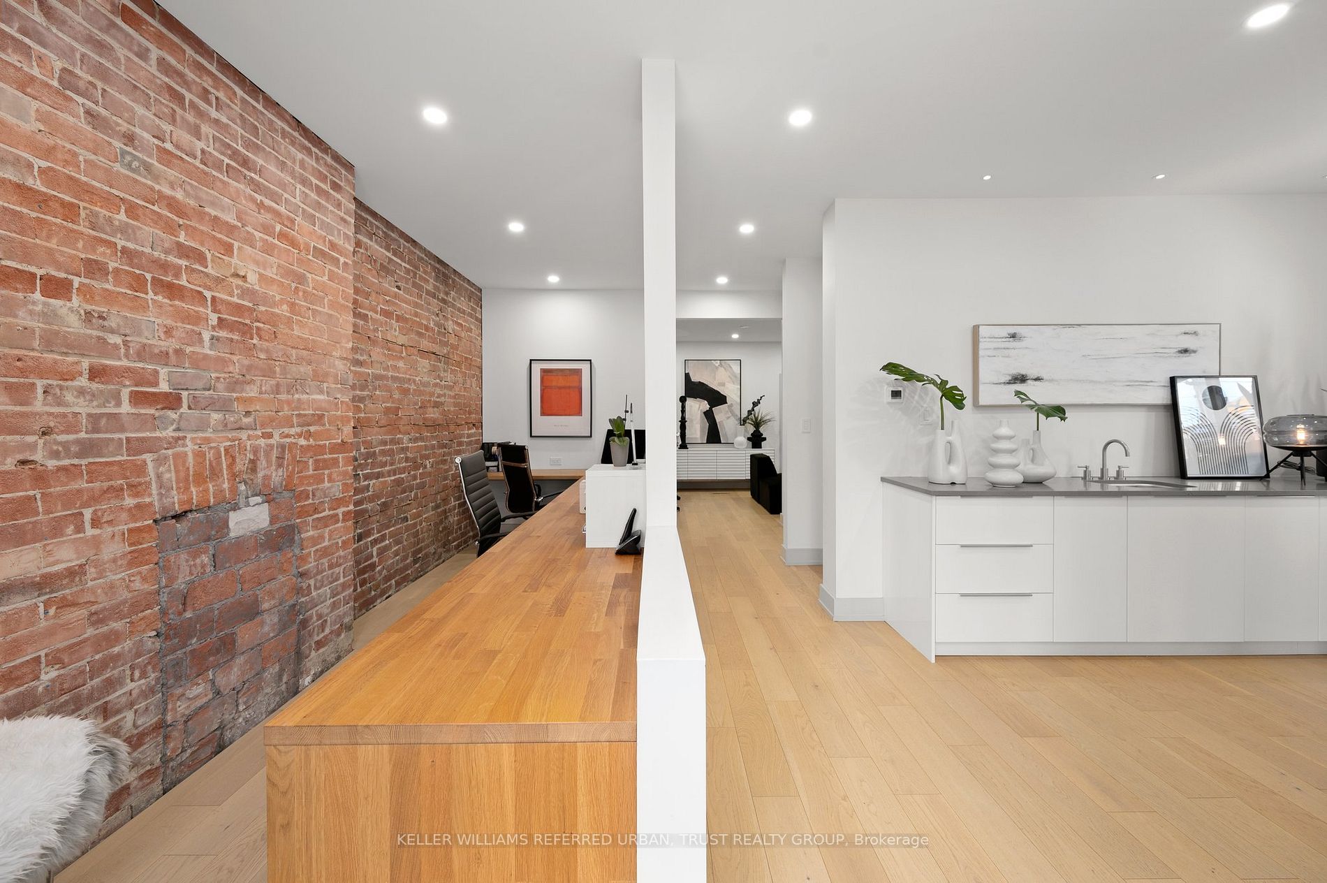266 Roncesvalles Ave