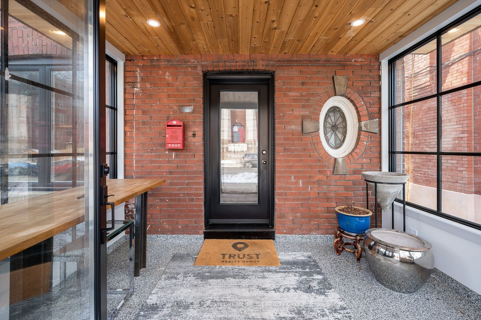 266 Roncesvalles Ave