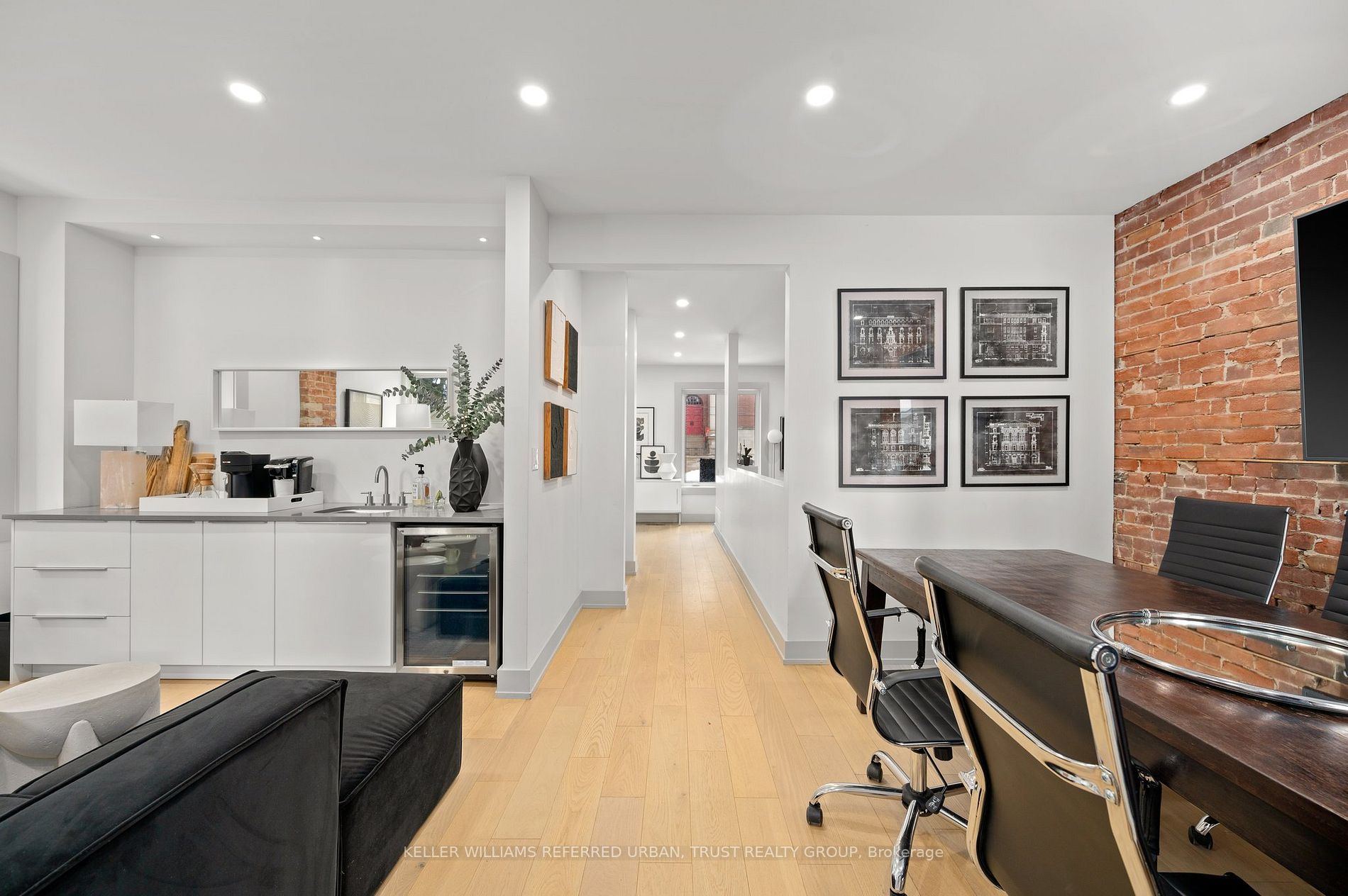 266 Roncesvalles Ave