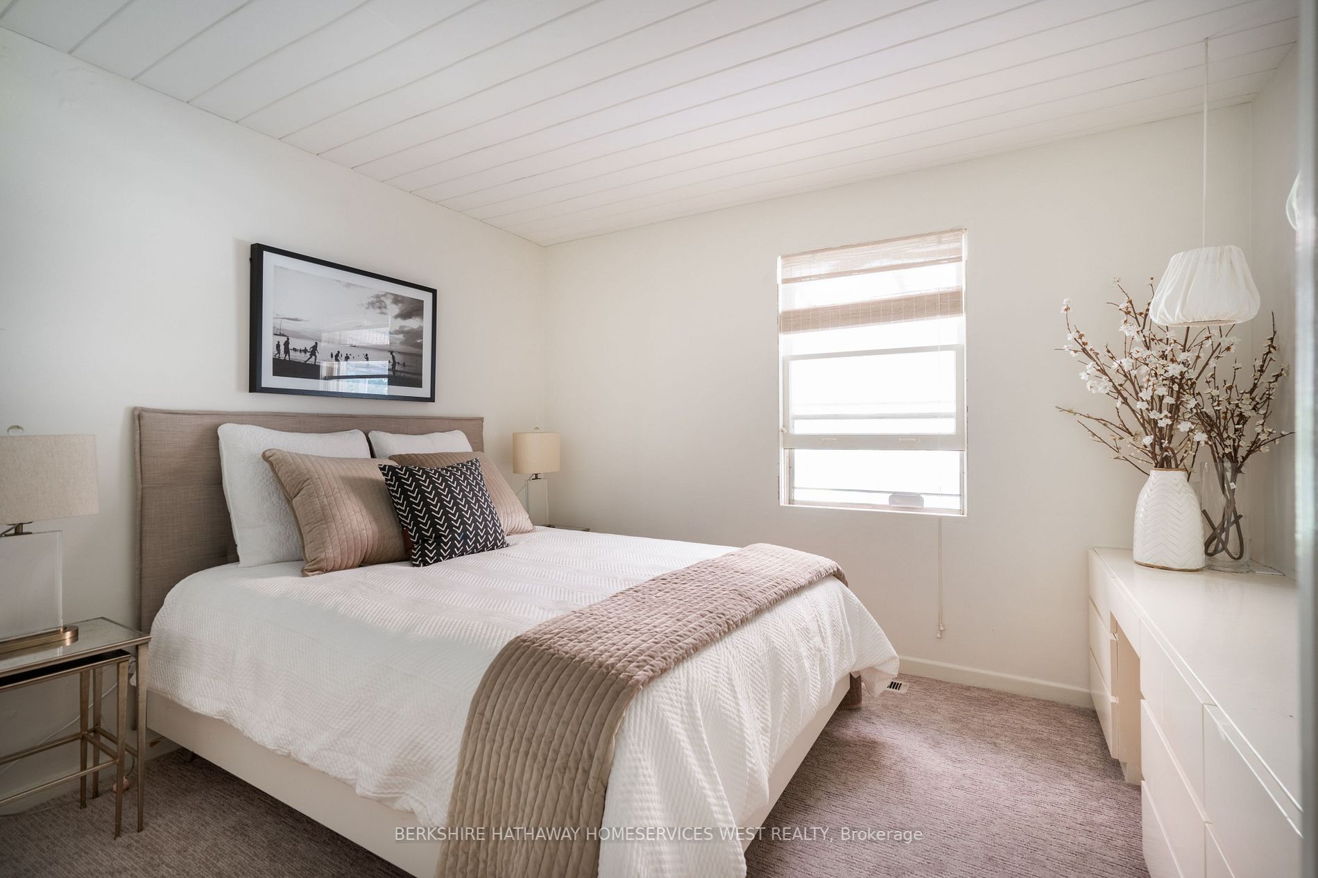 114 Rathburn Rd