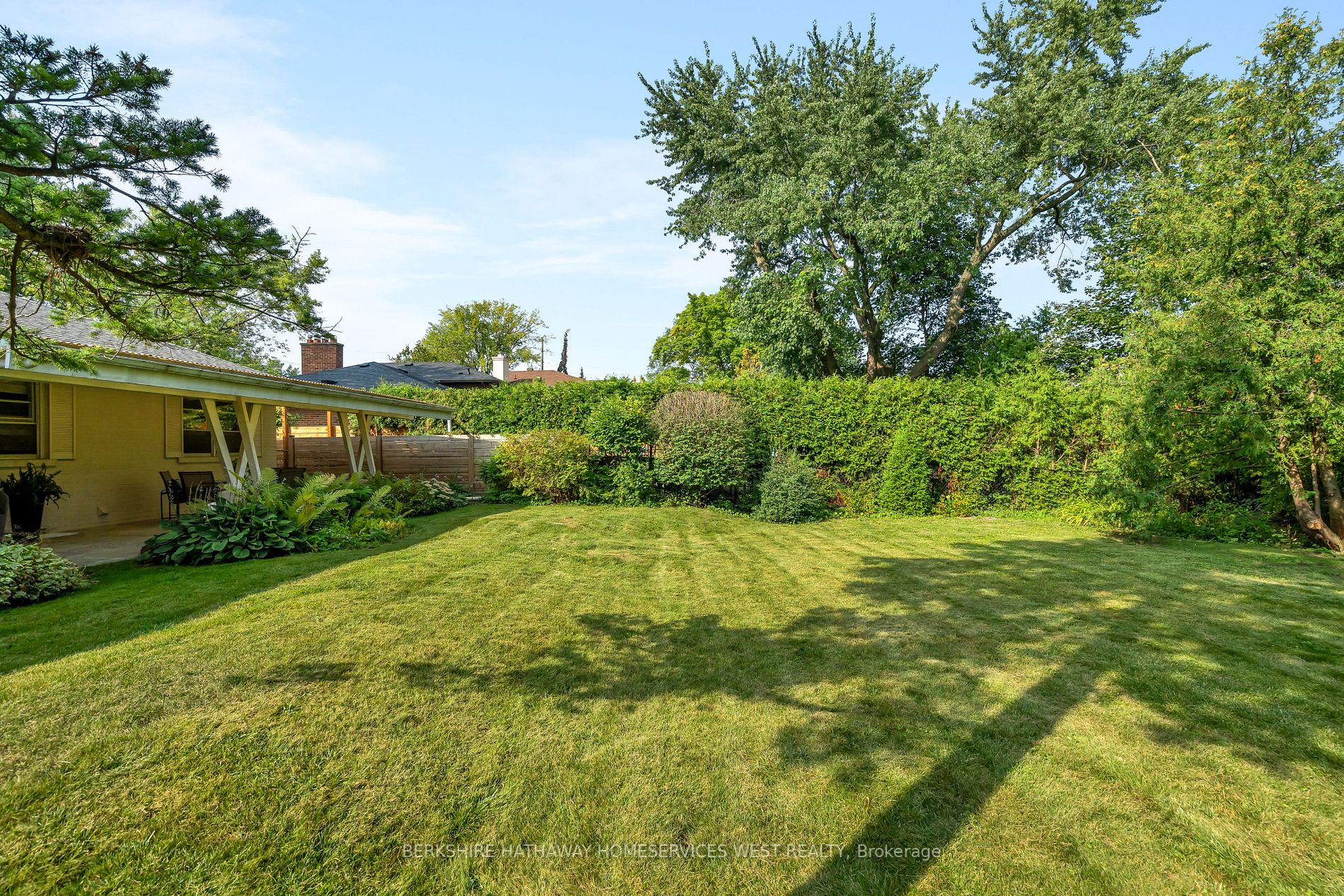 114 Rathburn Rd