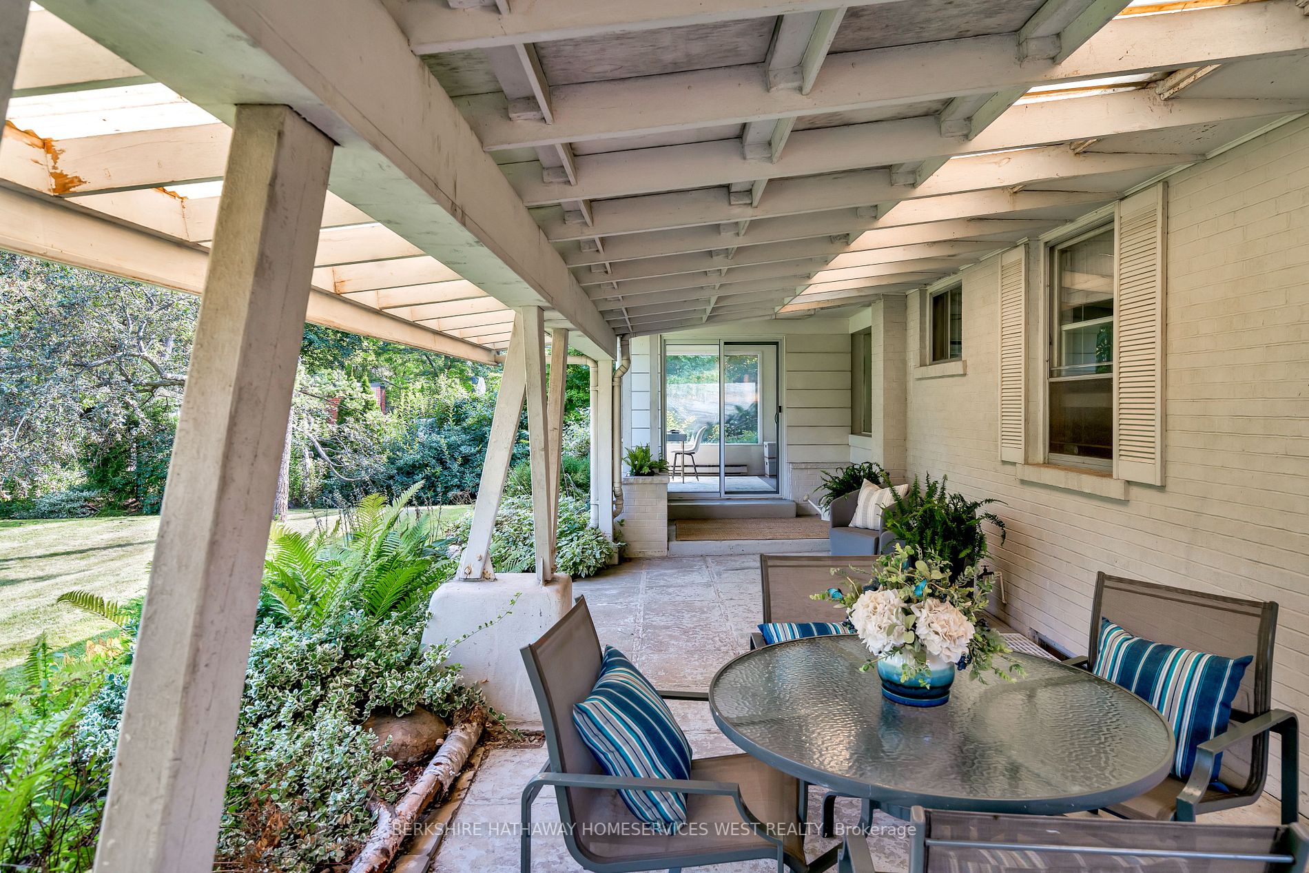 114 Rathburn Rd