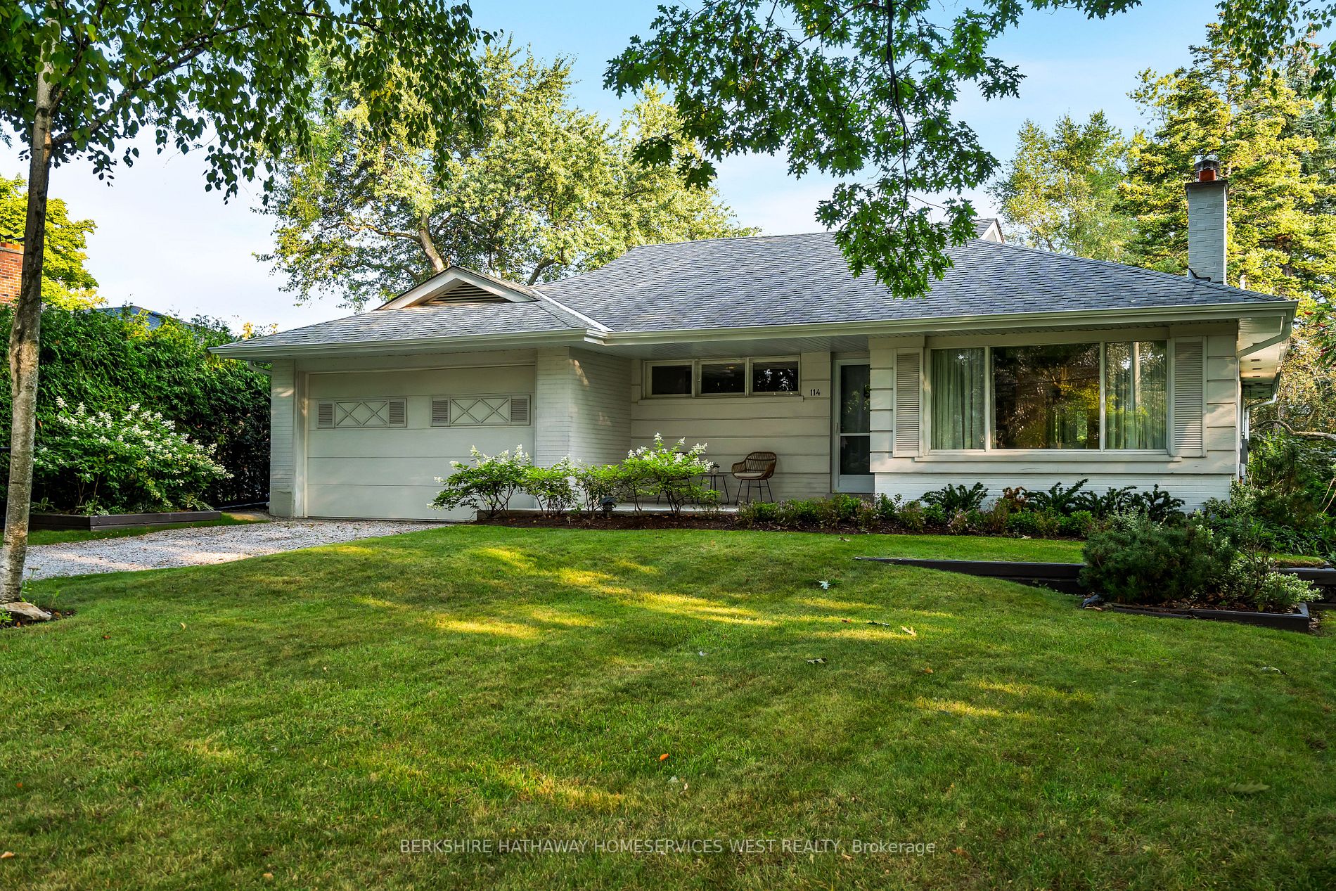 114 Rathburn Rd