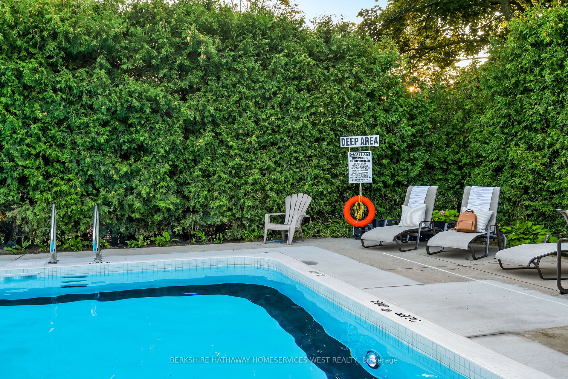 114 Rathburn Rd