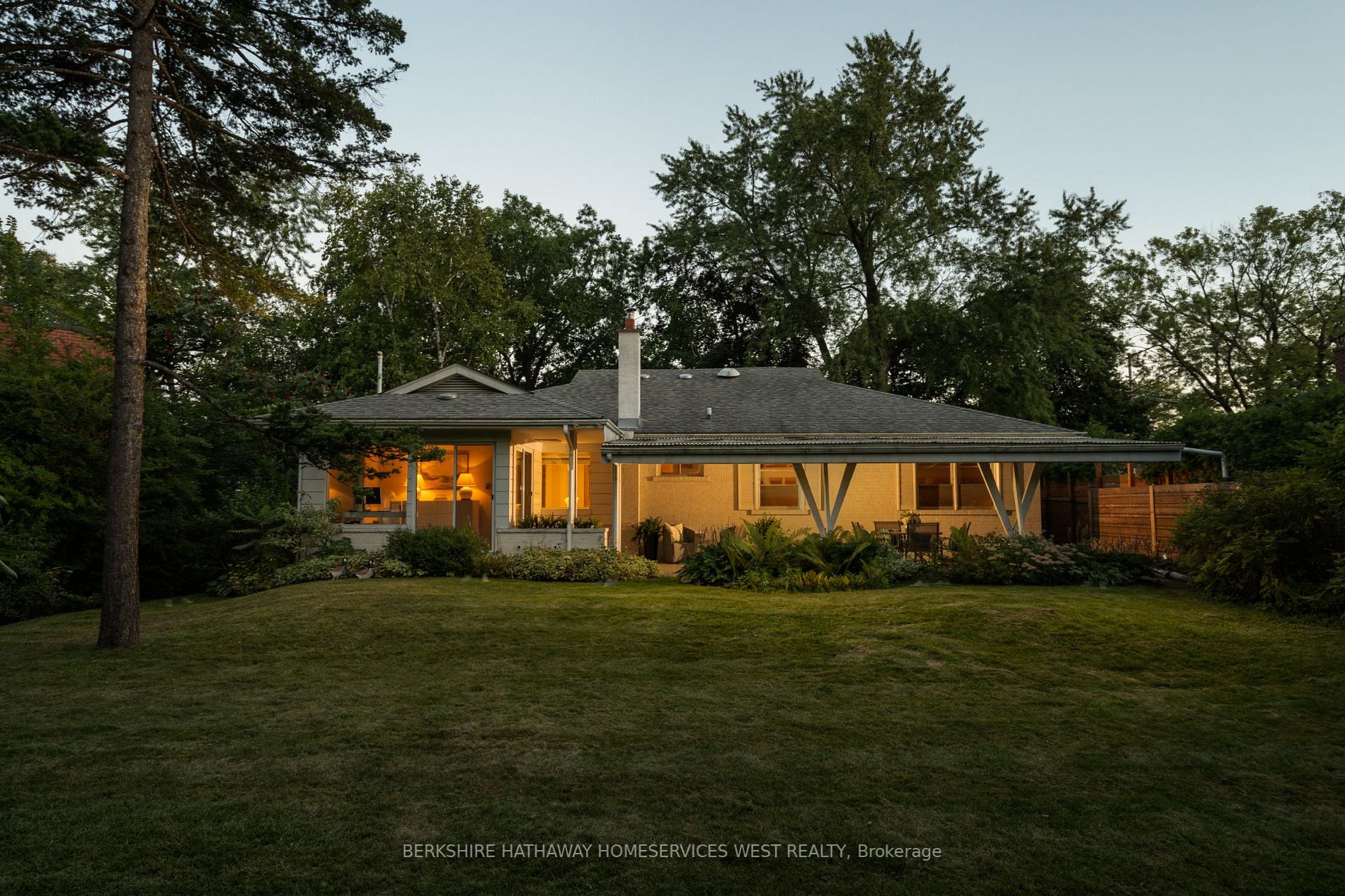 114 Rathburn Rd