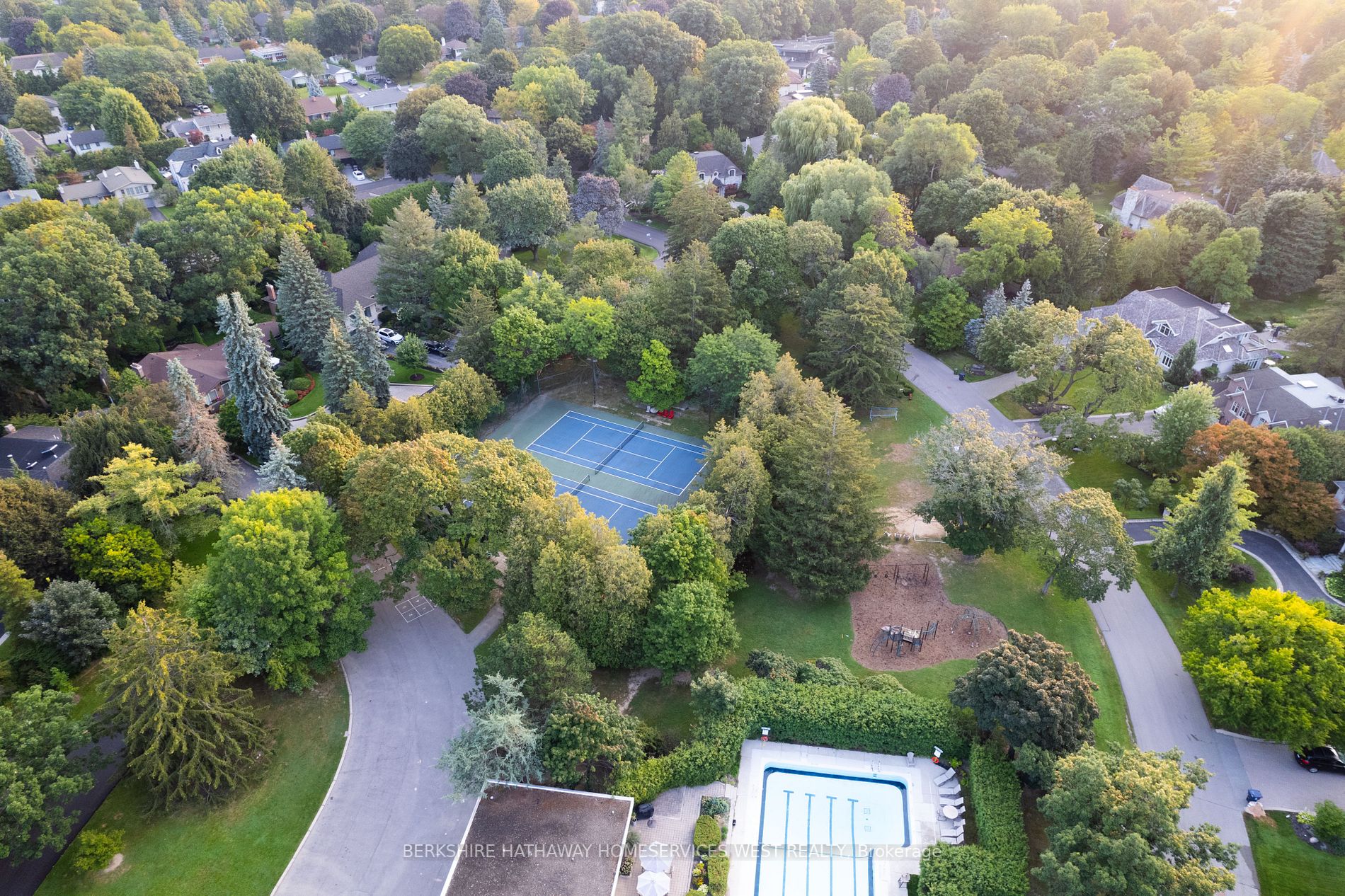 114 Rathburn Rd