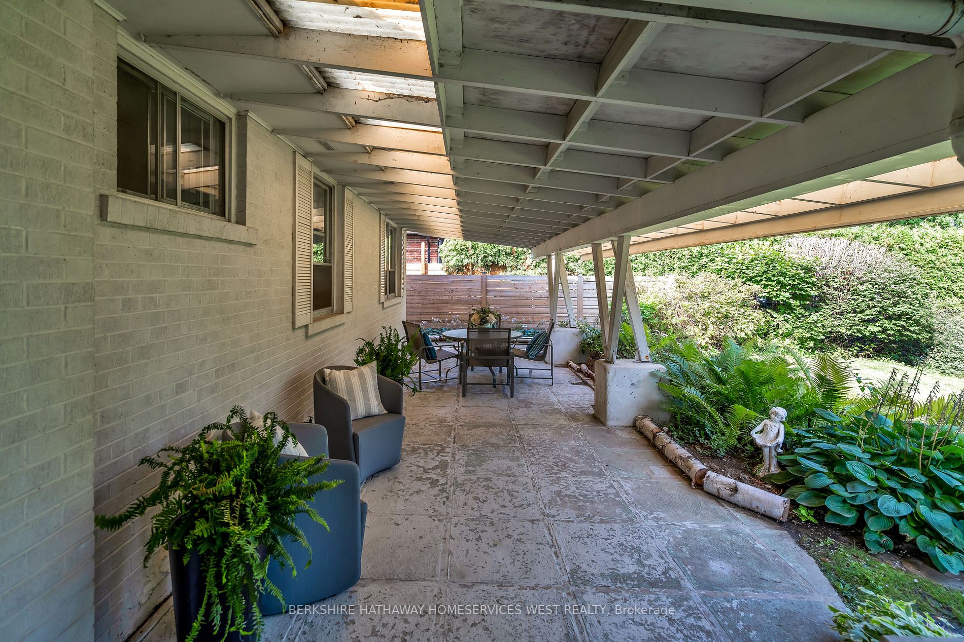 114 Rathburn Rd
