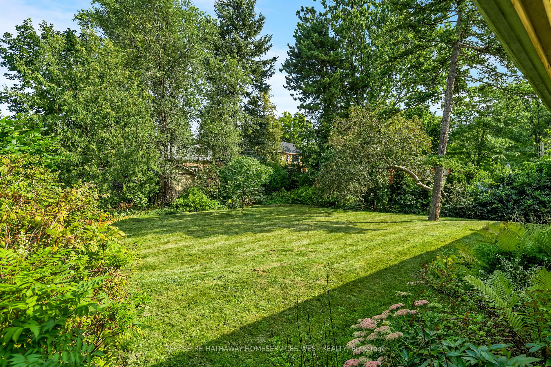 114 Rathburn Rd