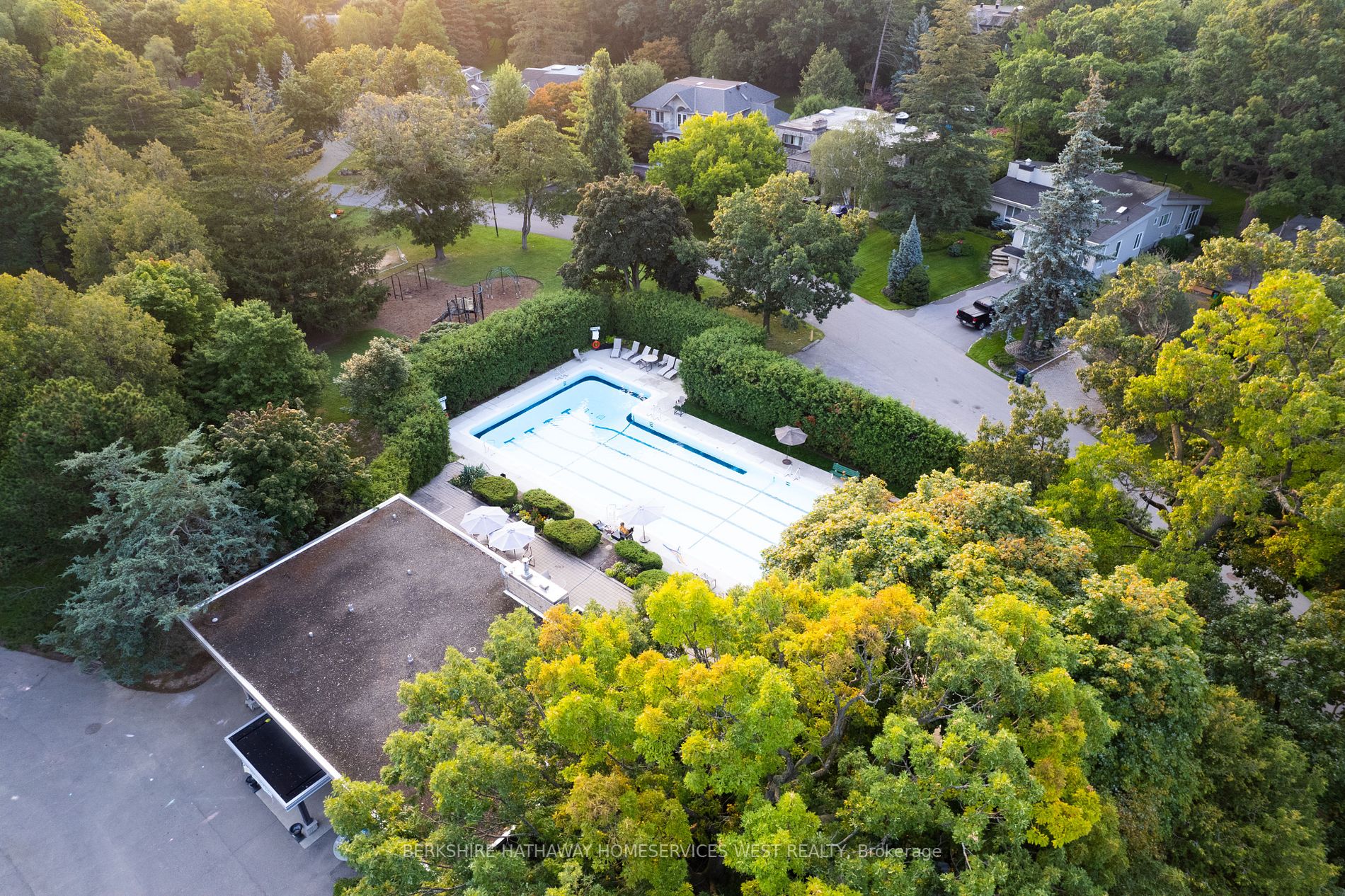 114 Rathburn Rd