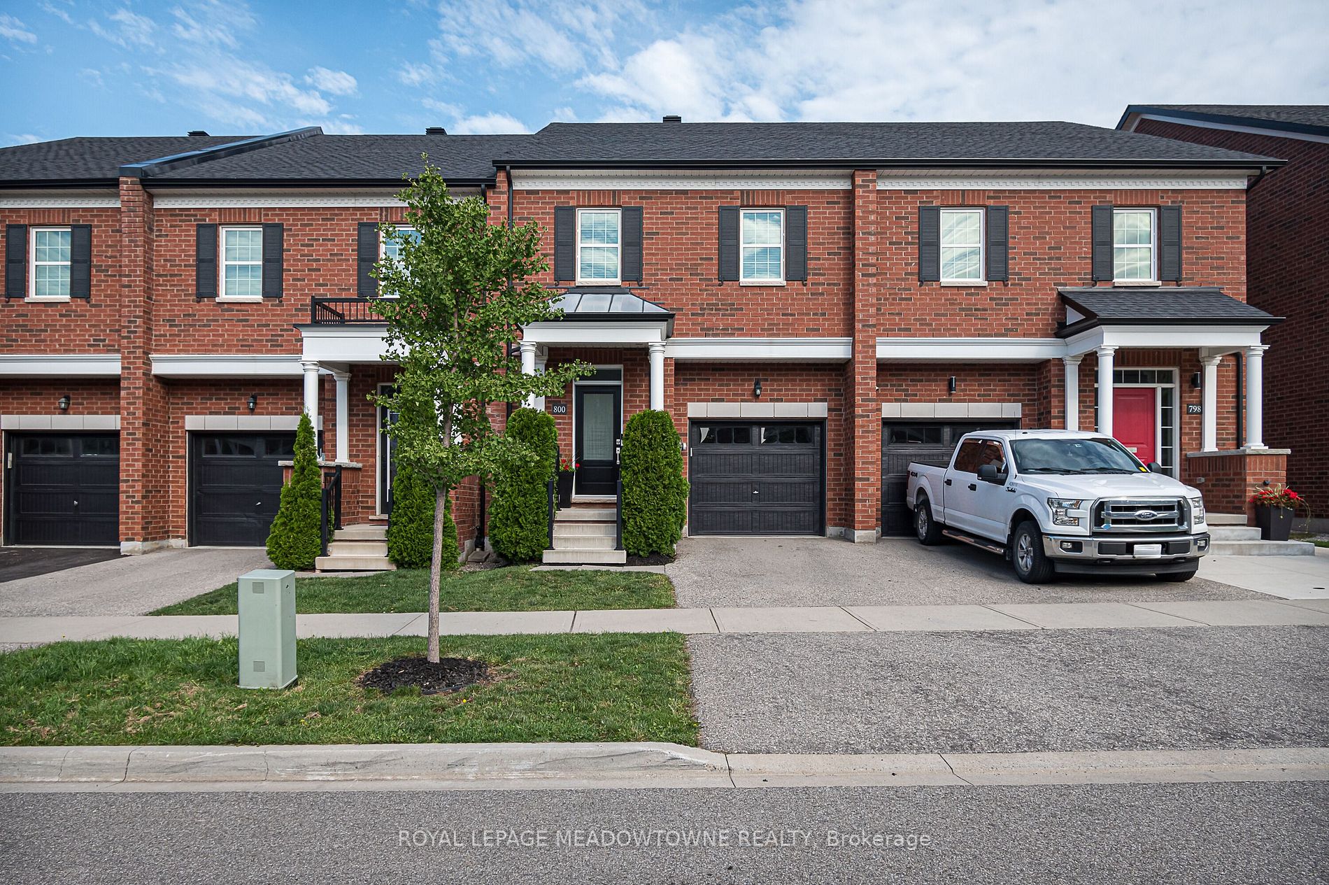 800 Banks Cres N