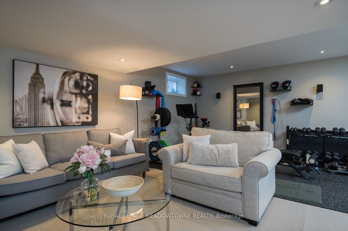 800 Banks Crescent N